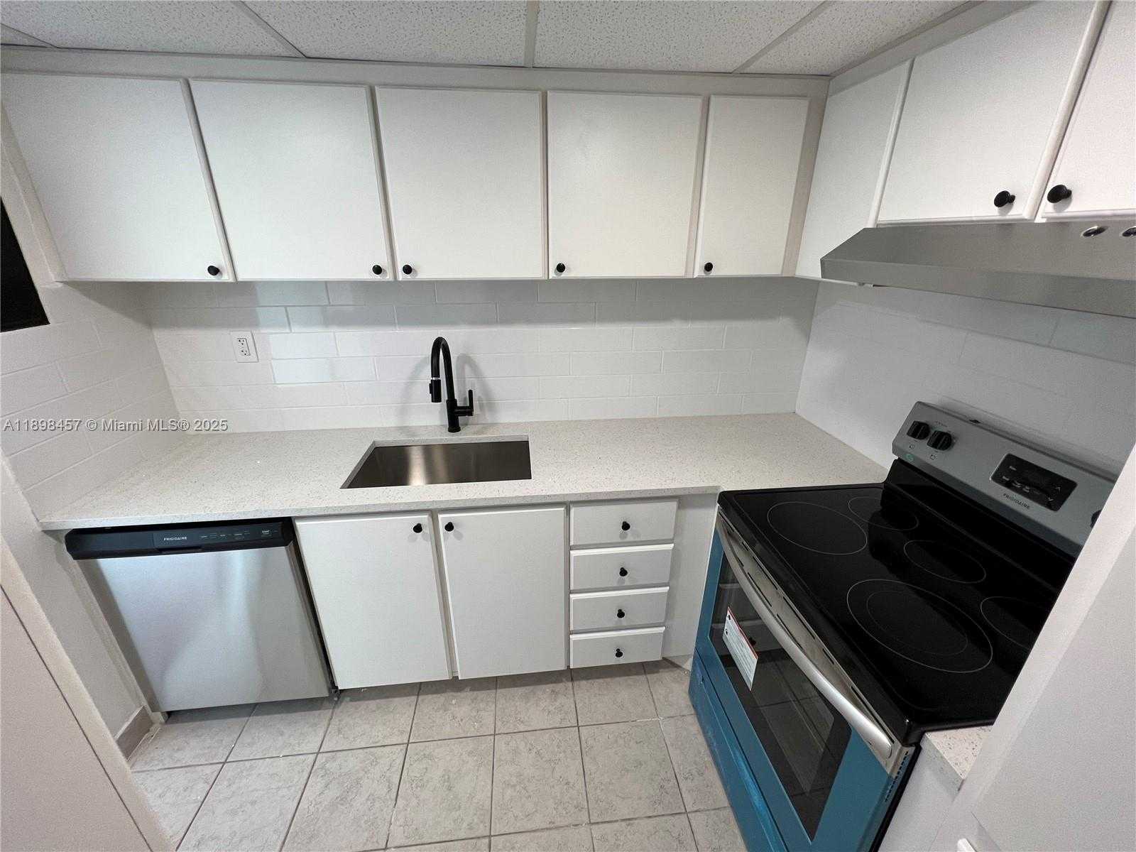Small Image of 1000 WEST AVE #808, Miami Beach Number 8