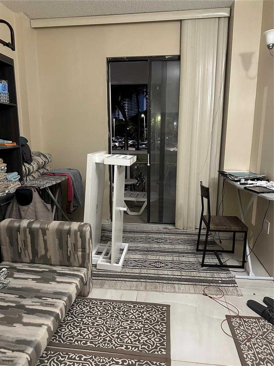 Imagen de Pequeño Objeto