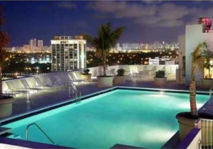 Small Image of Hollywood Number 3
