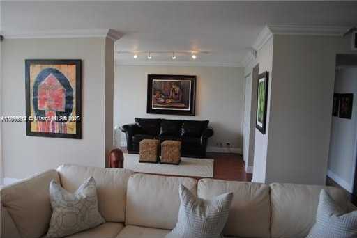 Small Image of 1901 BRICKELL AVE #B1711, Miami Number 3