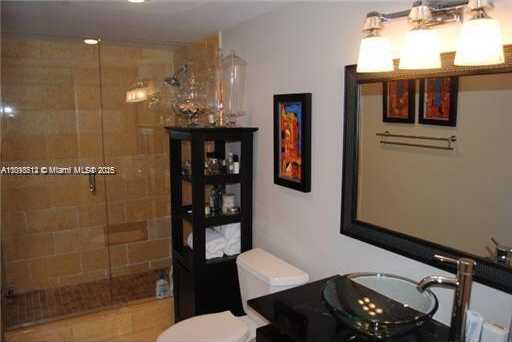 Small Image of 1901 BRICKELL AVE #B1711, Miami Number 5