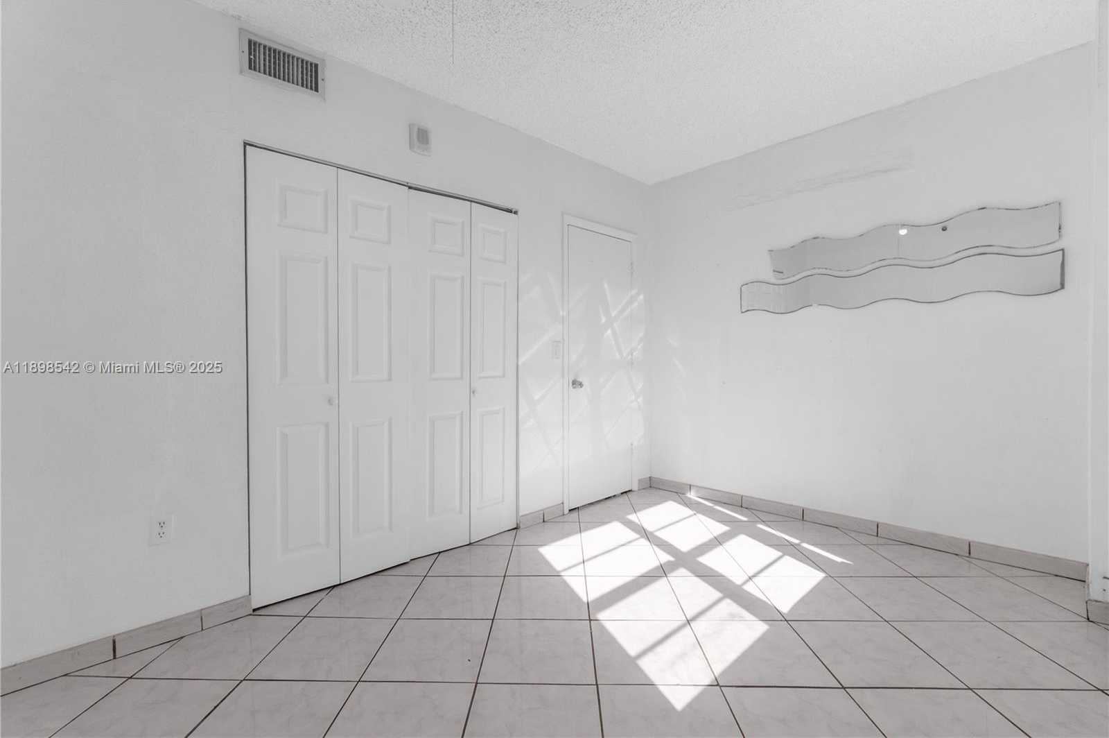 Small Image of 2829 INDIAN CREEK DR #1110, Miami Beach Number 13