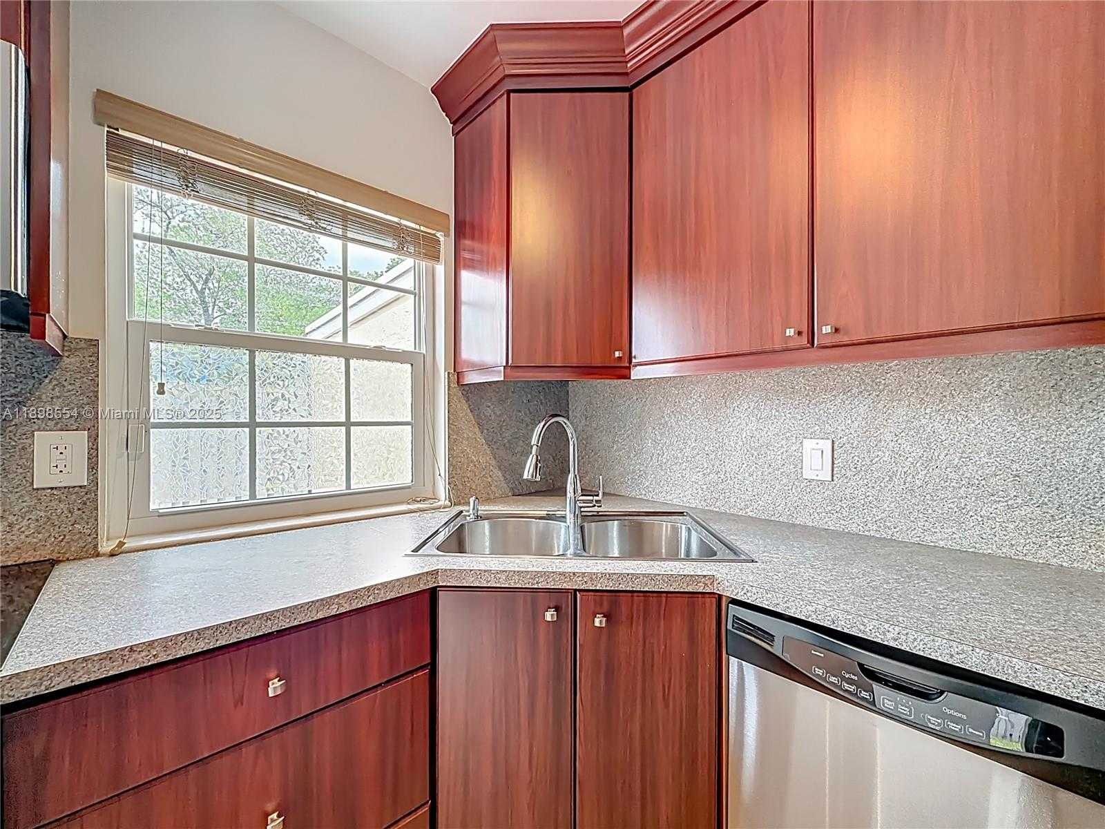 Small Image of 1485 SPRINGSIDE DR, Weston Number 26