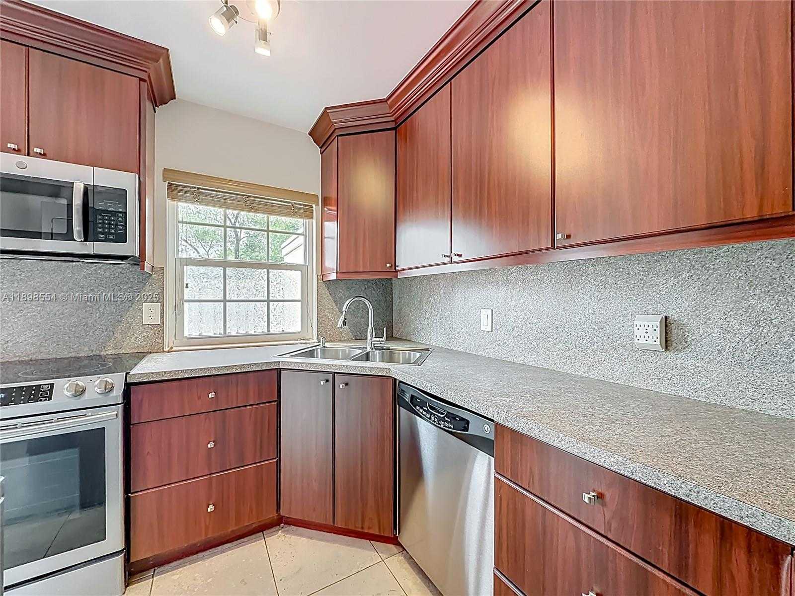 Small Image of 1485 SPRINGSIDE DR, Weston Number 27