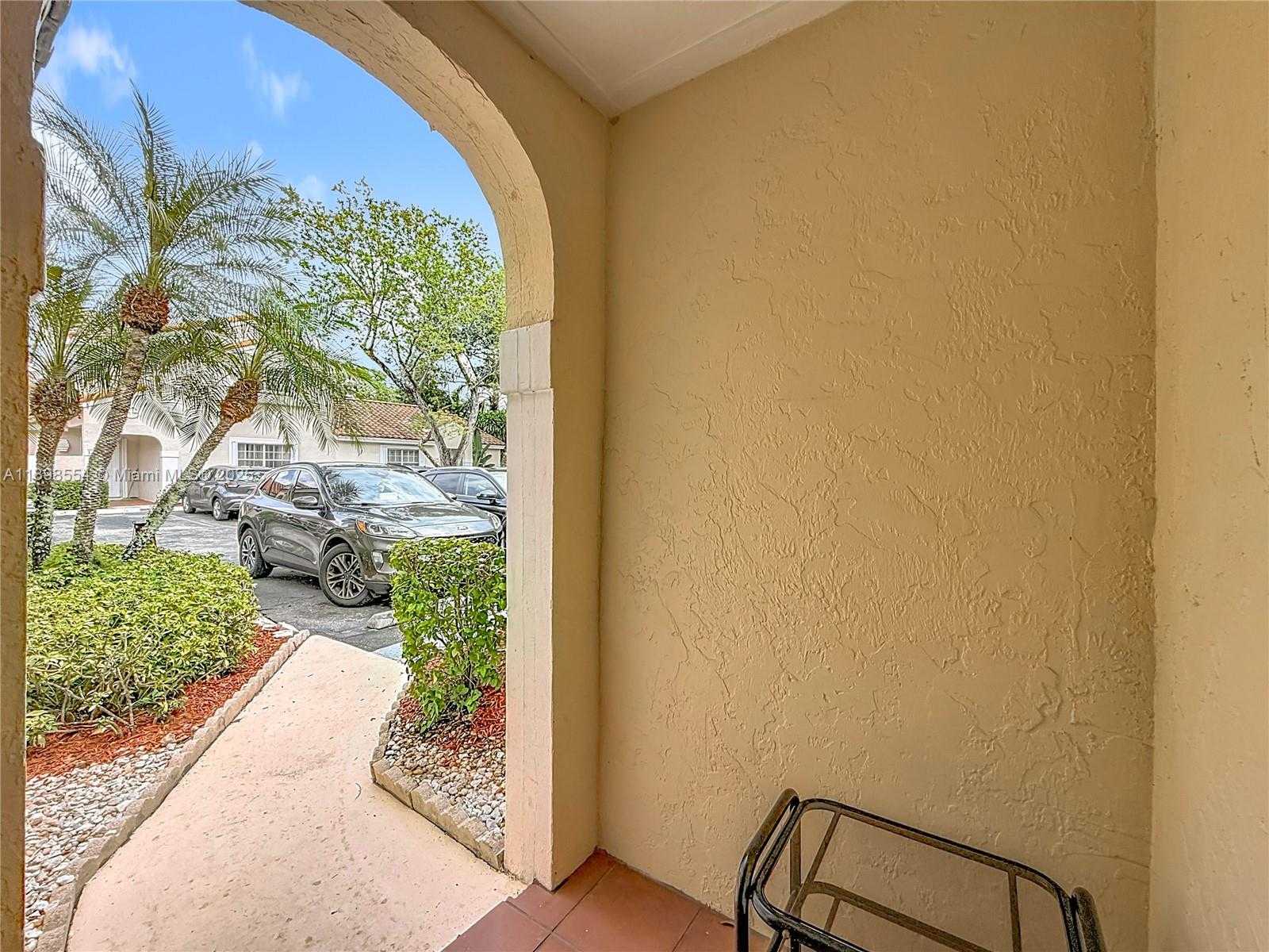 Small Image of 1485 SPRINGSIDE DR, Weston Number 3