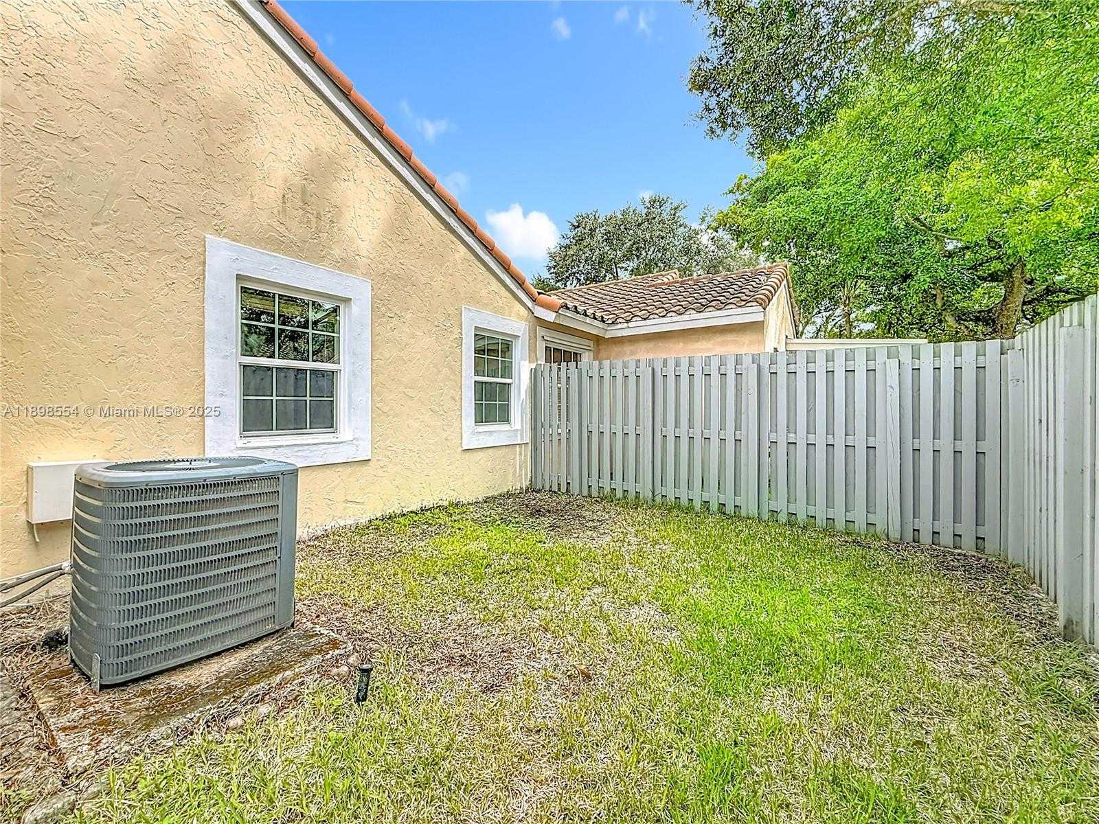 Small Image of 1485 SPRINGSIDE DR, Weston Number 55