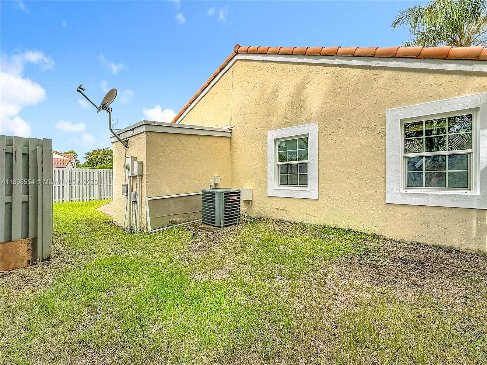 Small Image of 1485 SPRINGSIDE DR, Weston Number 56