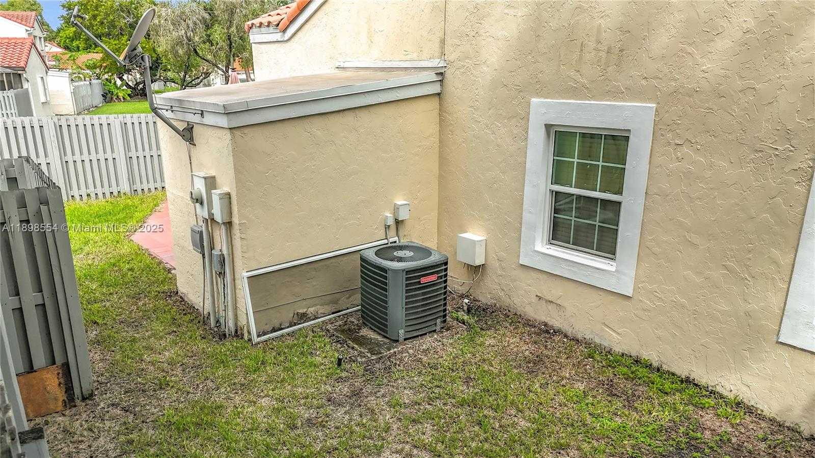 Small Image of 1485 SPRINGSIDE DR, Weston Number 57