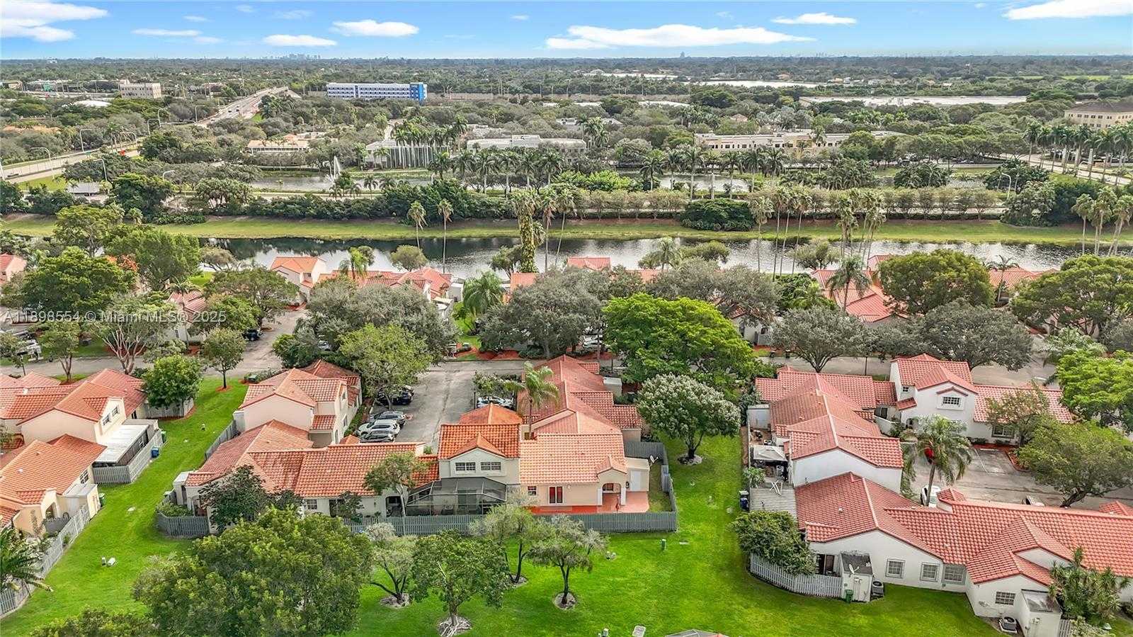 Small Image of 1485 SPRINGSIDE DR, Weston Number 74