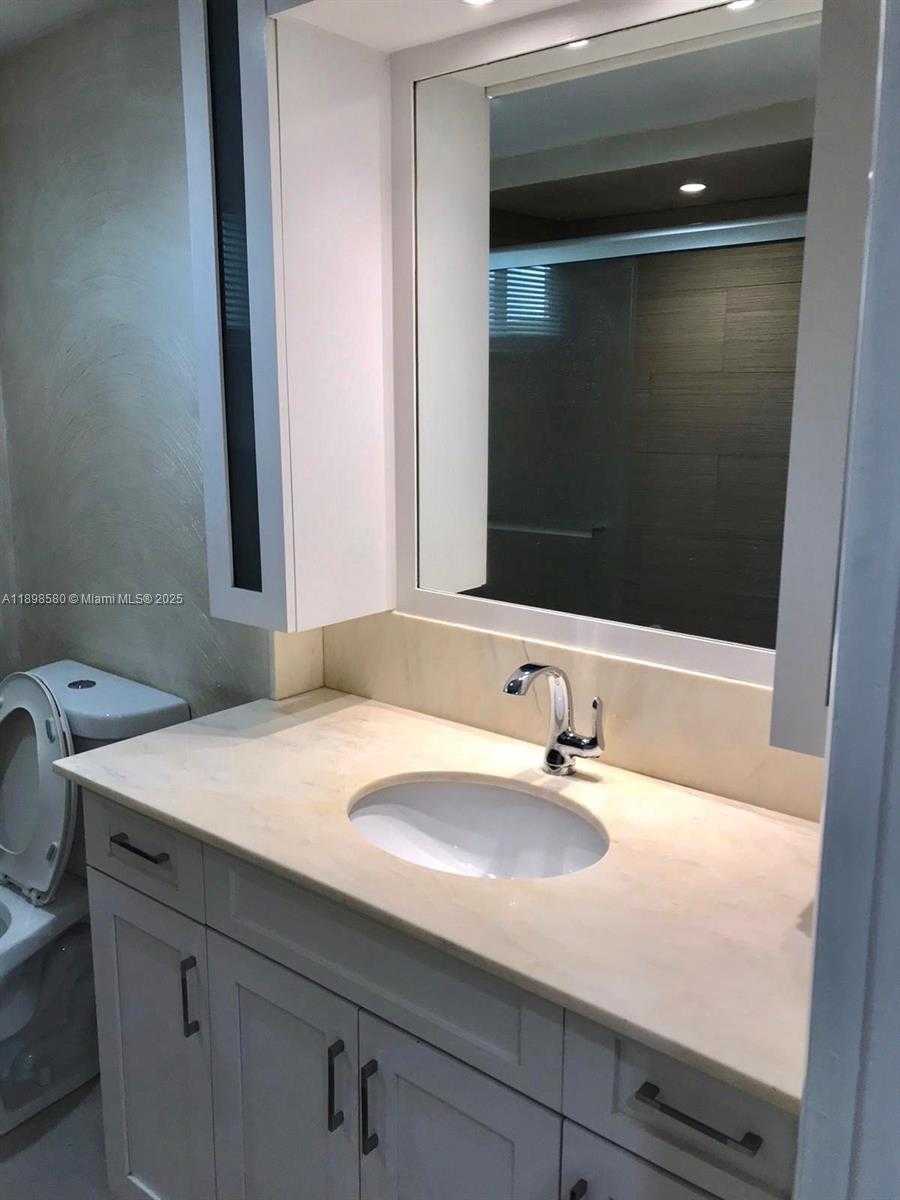 Small Image of 5790 STIRLING RD #108, Hollywood Number 10