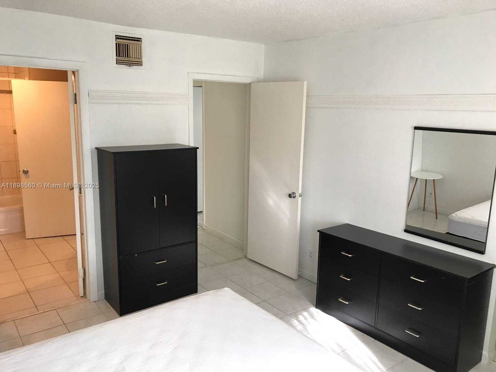Small Image of 5790 STIRLING RD #108, Hollywood Number 12
