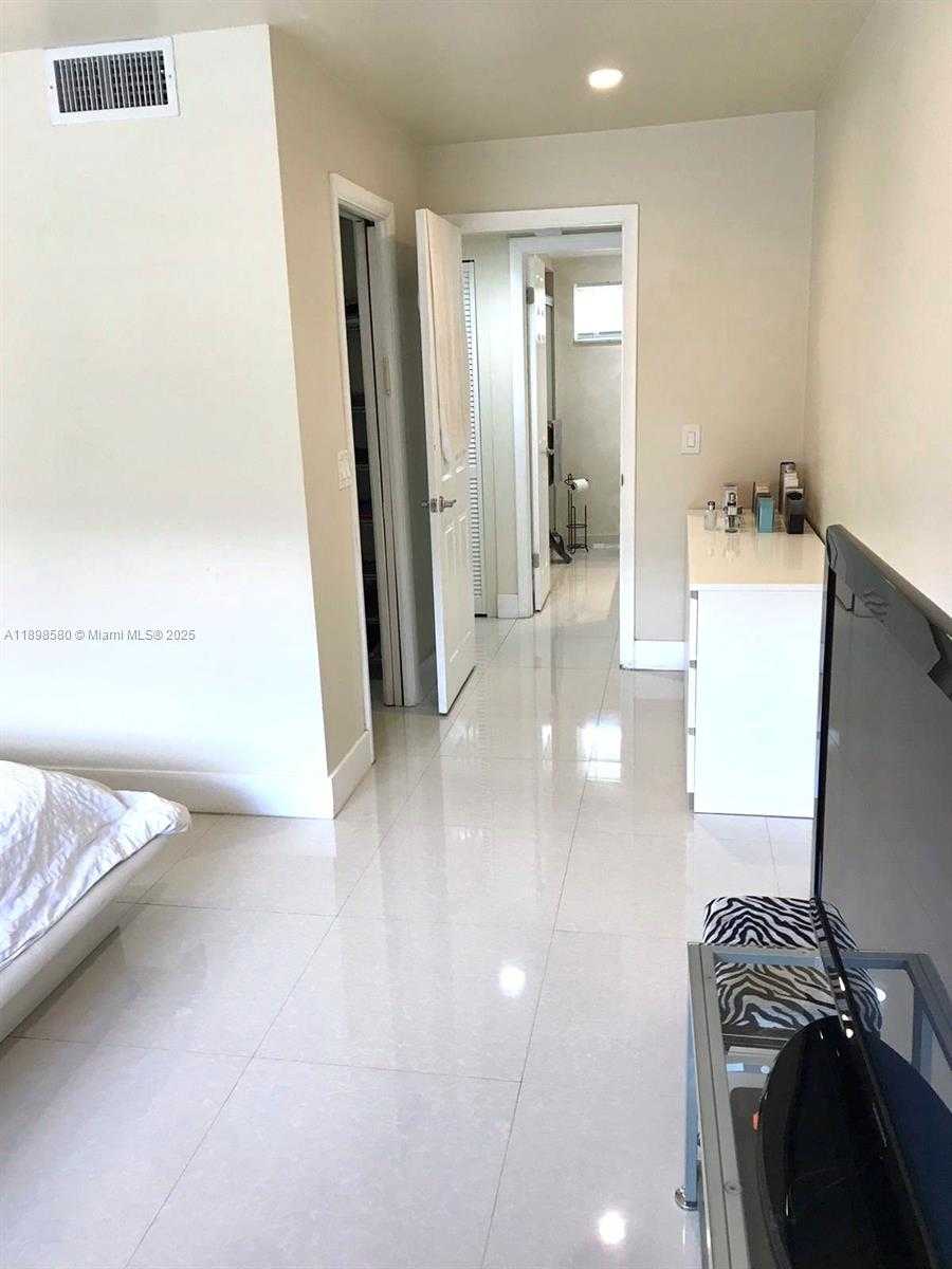 Small Image of 5790 STIRLING RD #108, Hollywood Number 13