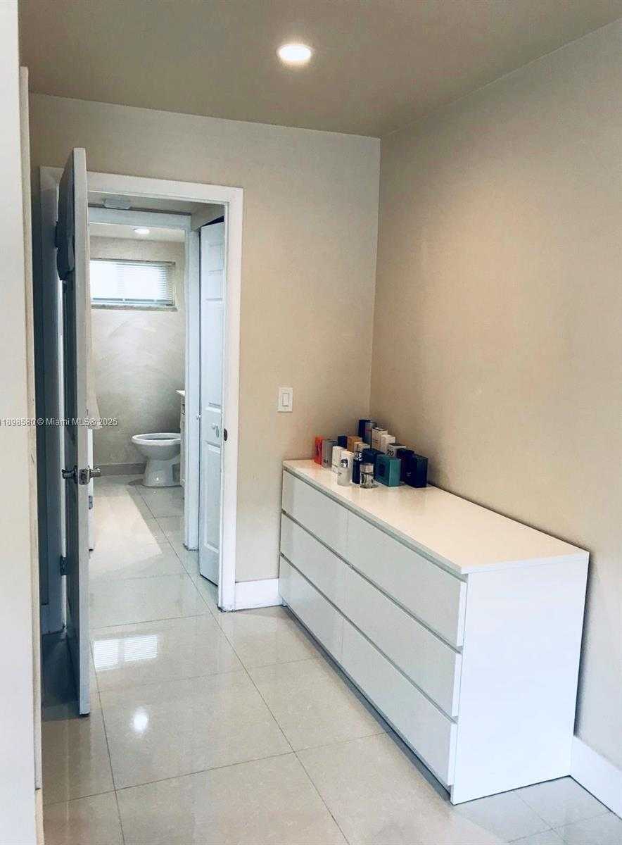 Small Image of 5790 STIRLING RD #108, Hollywood Number 14