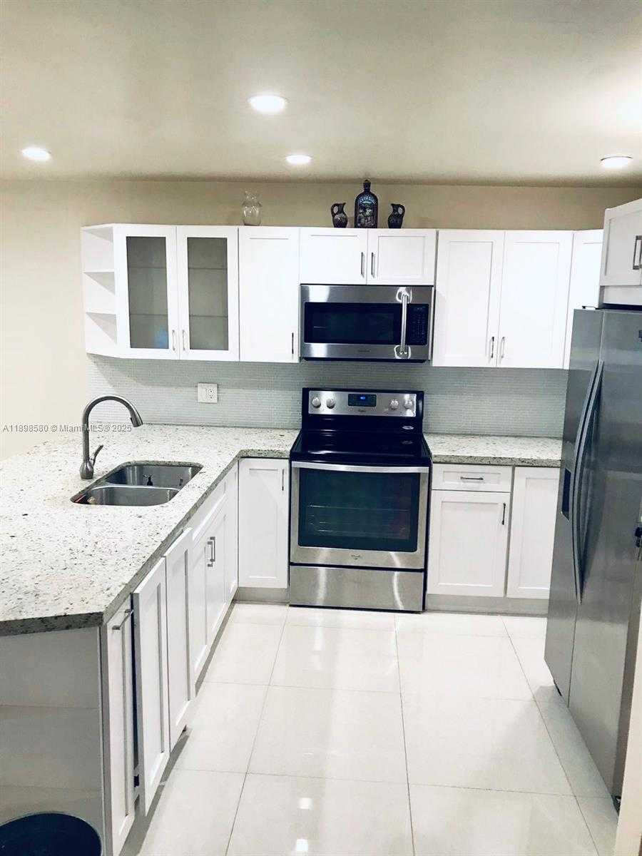 Small Image of 5790 STIRLING RD #108, Hollywood Number 2