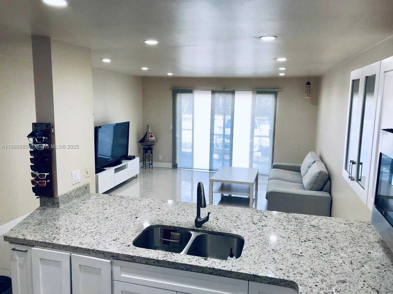Small Image of 5790 STIRLING RD #108, Hollywood Number 3