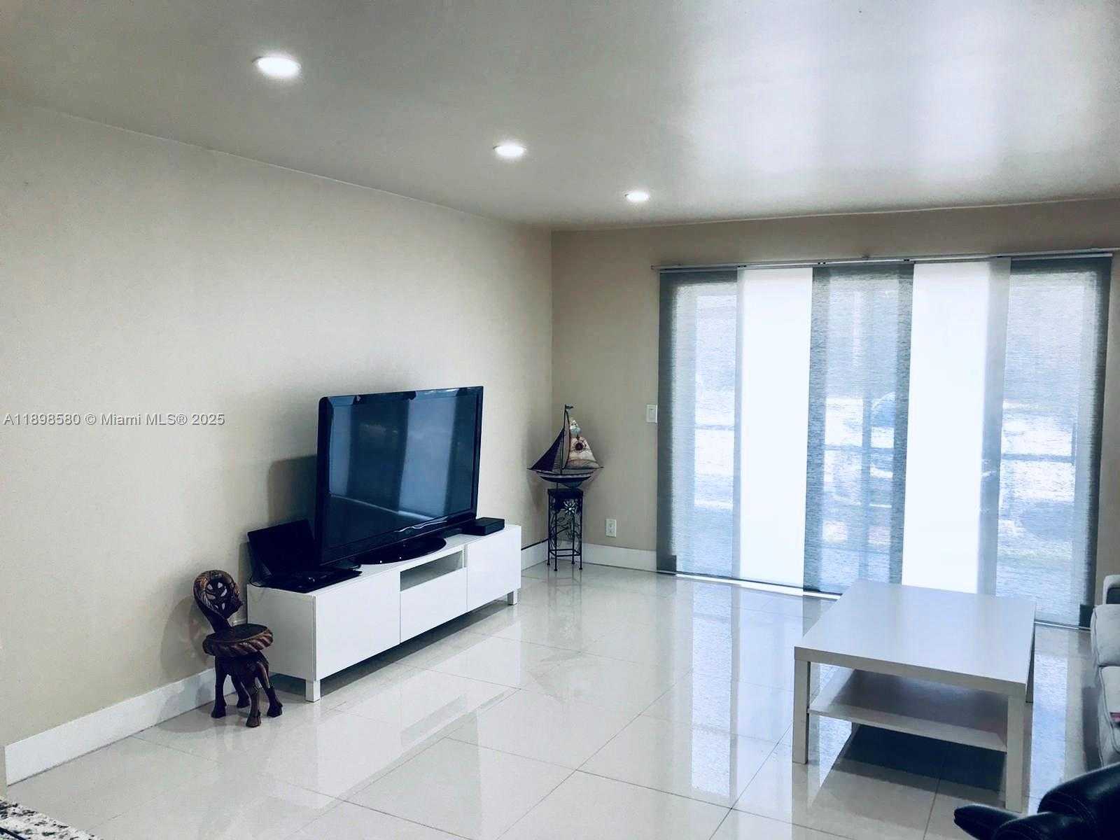 Small Image of 5790 STIRLING RD #108, Hollywood Number 5