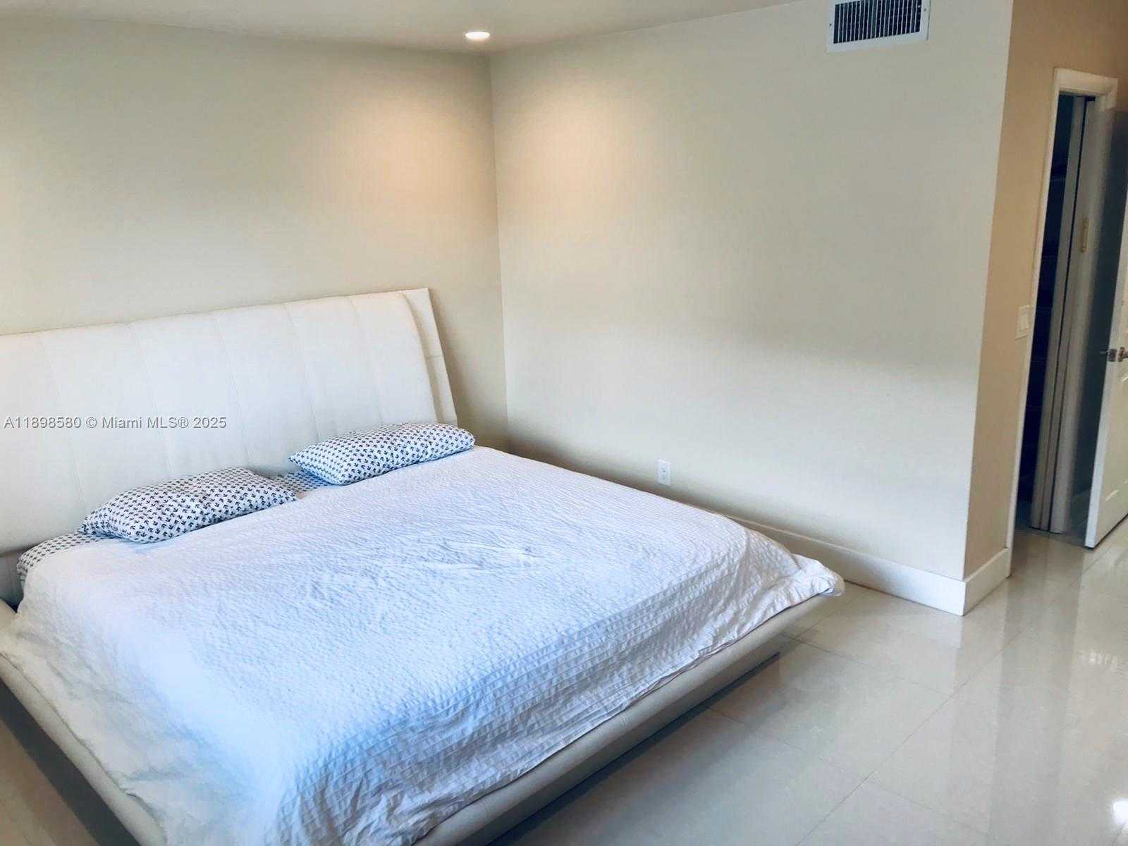 Small Image of 5790 STIRLING RD #108, Hollywood Number 7