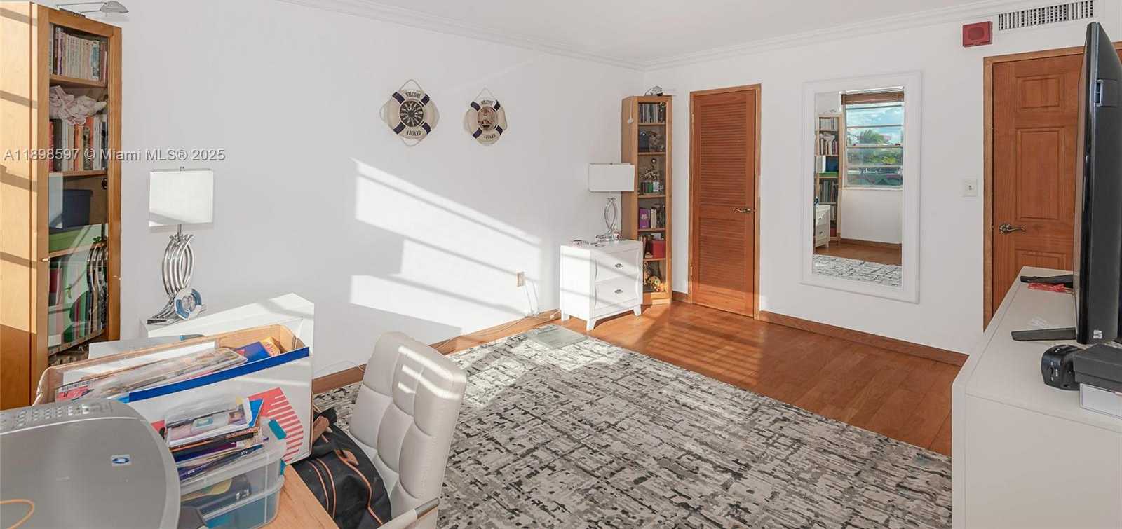 Small Image of North Bay Village Number 20