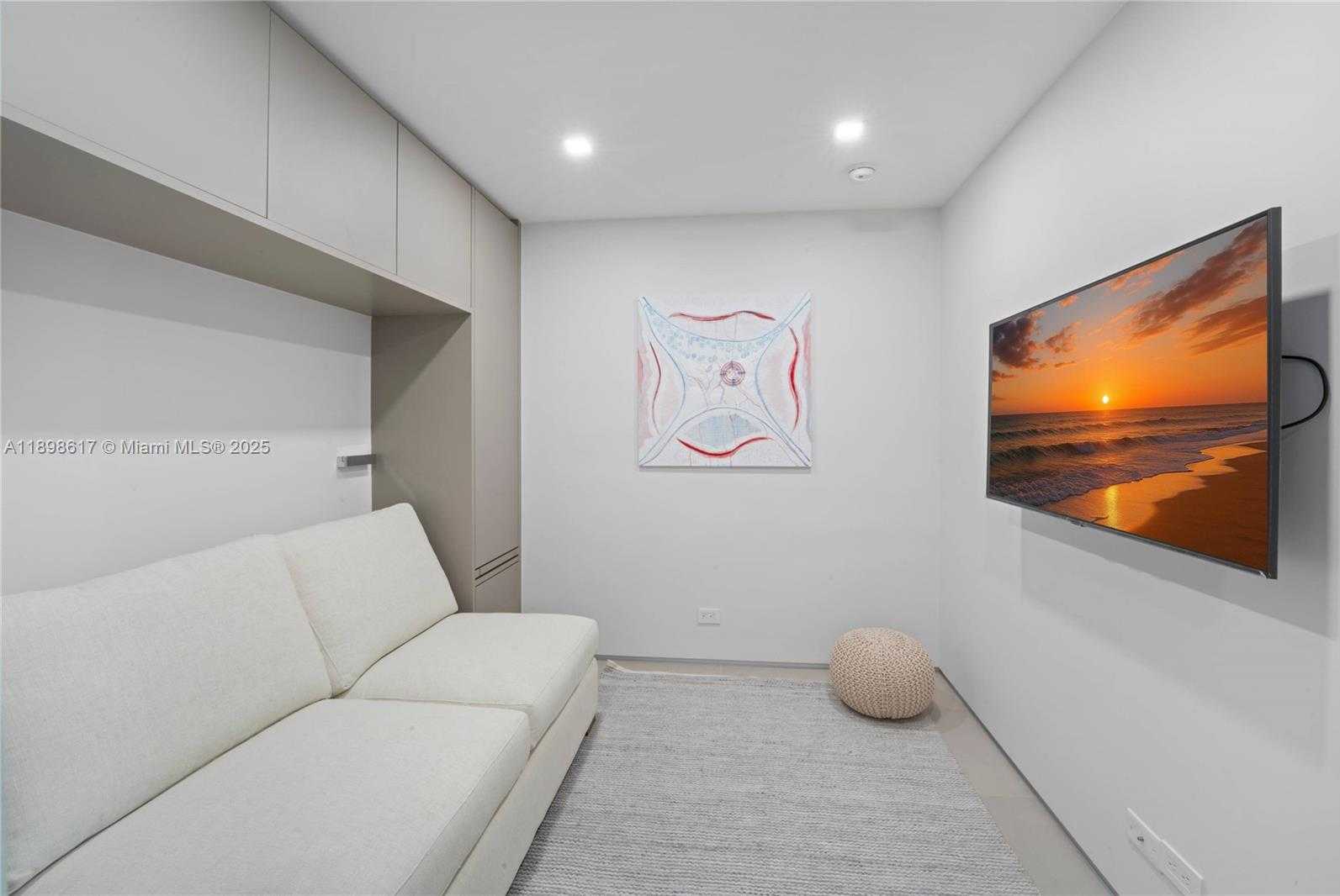 Small Image of 2301 COLLINS AVE #1005, Miami Beach Number 16