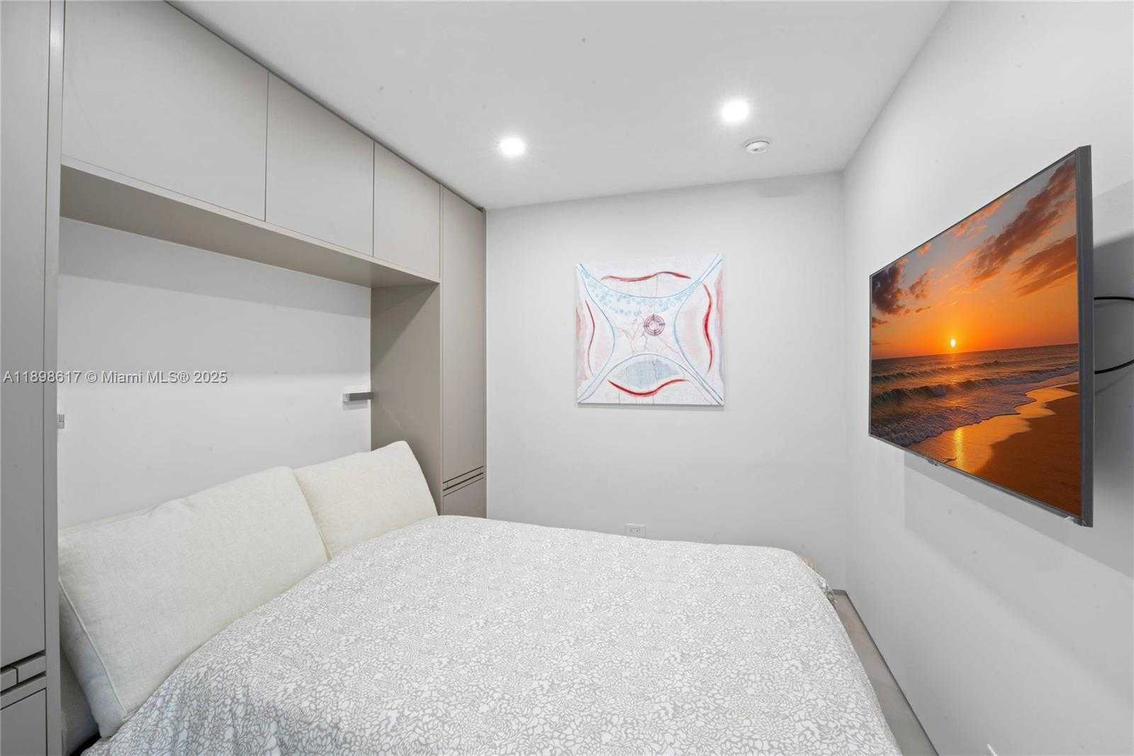 Small Image of 2301 COLLINS AVE #1005, Miami Beach Number 17
