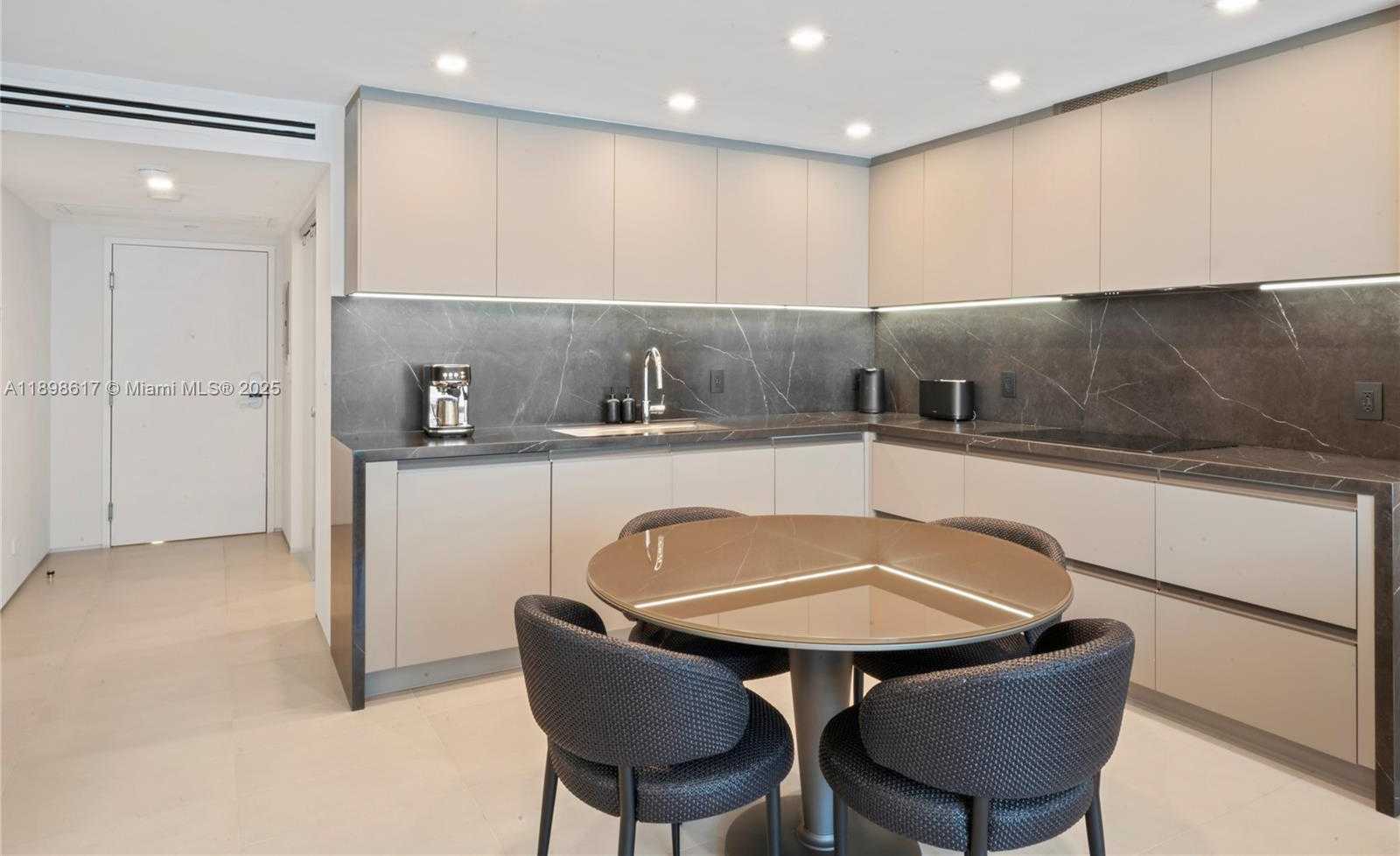 Small Image of 2301 COLLINS AVE #1005, Miami Beach Number 5