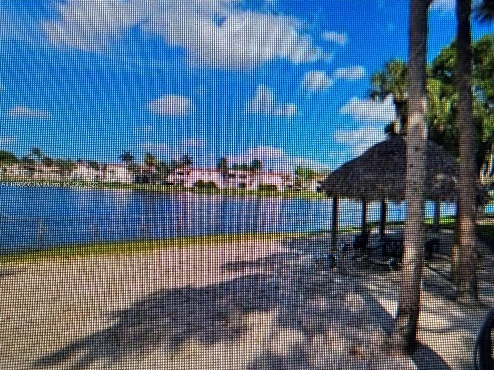 Small Image of 900 COLONY POINT CIR #305, Pembroke Pines Number 1