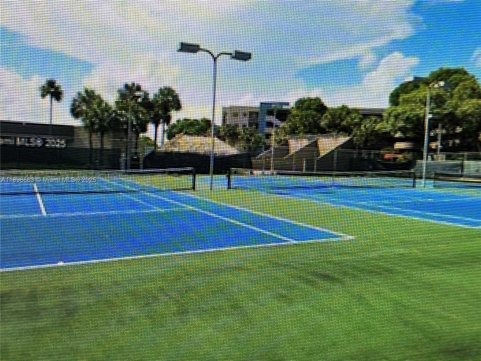 Small Image of 900 COLONY POINT CIR #305, Pembroke Pines Number 11
