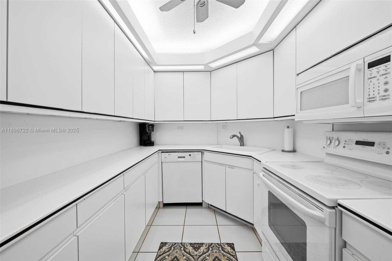 Small Image of 3111 NORTH OCEAN DR #812, Hollywood Number 14