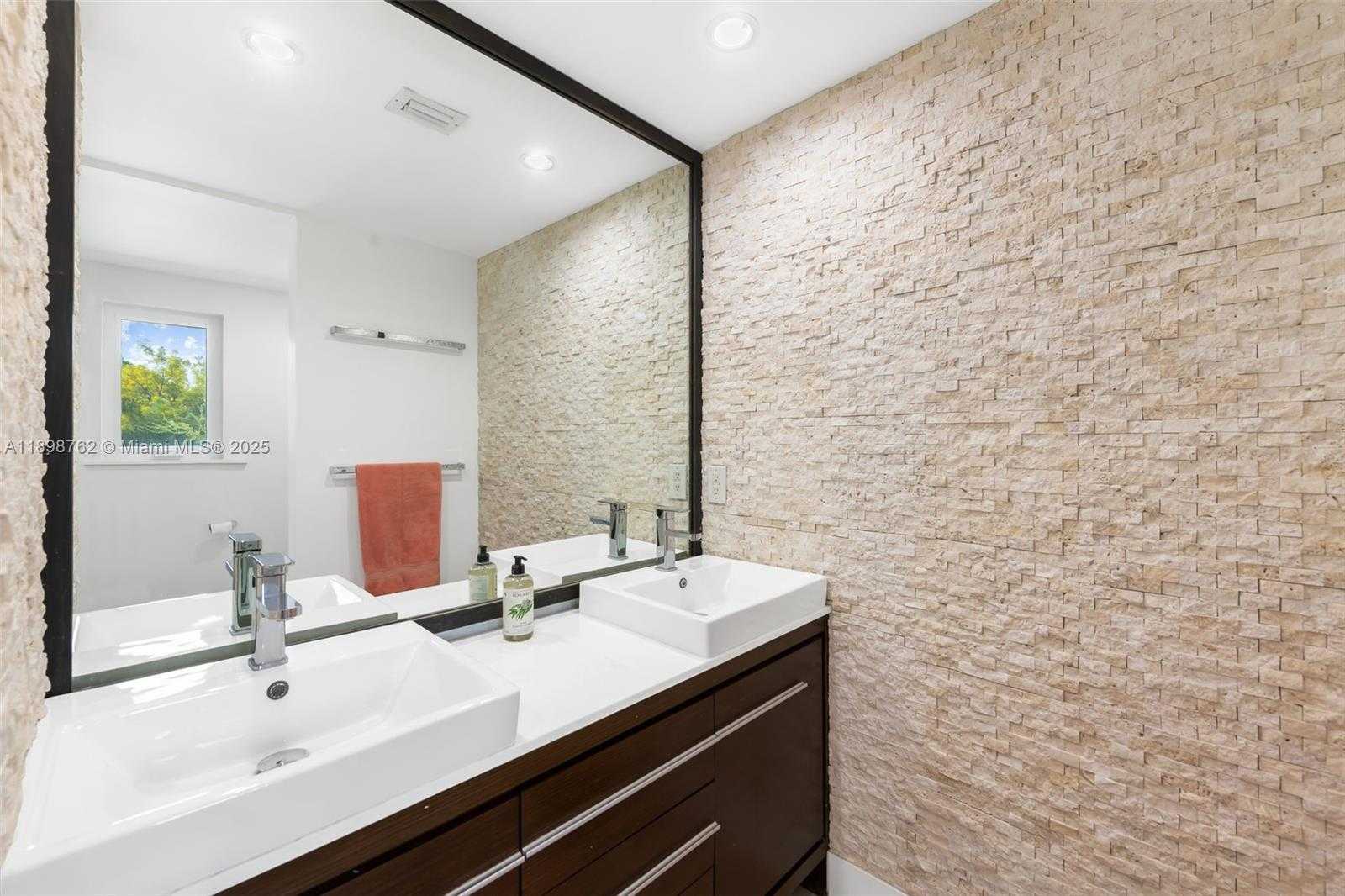 Small Image of 1024 LENOX AVE #4, Miami Beach Number 14