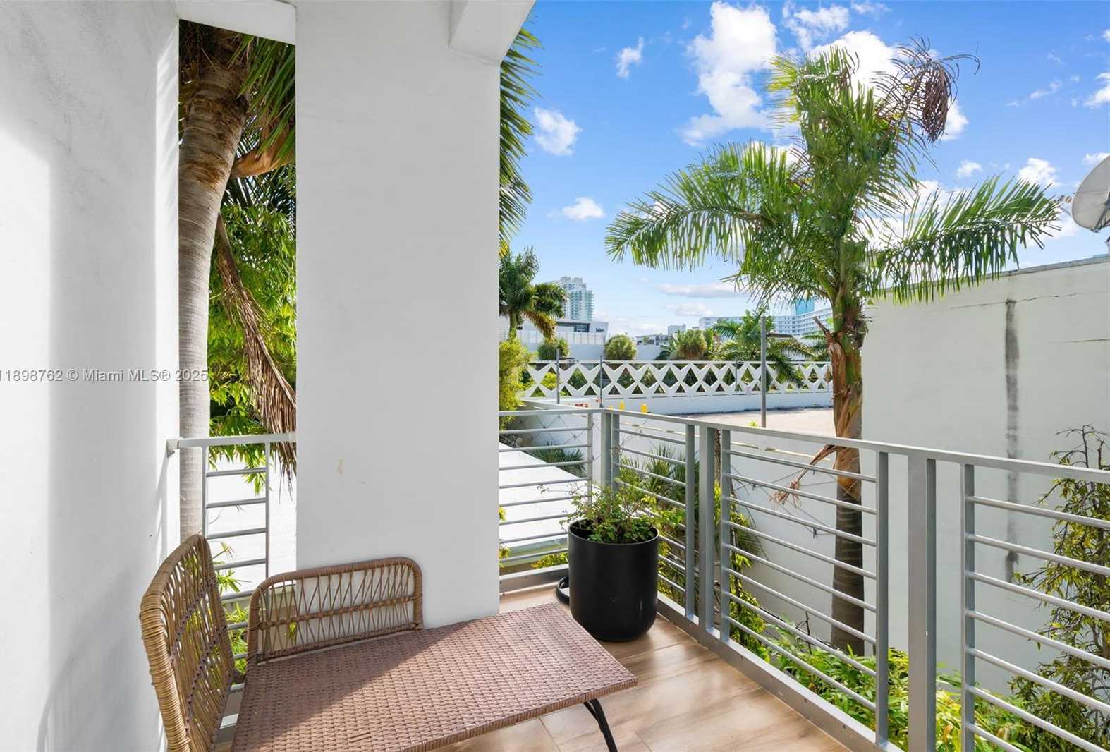 Small Image of 1024 LENOX AVE #4, Miami Beach Number 16