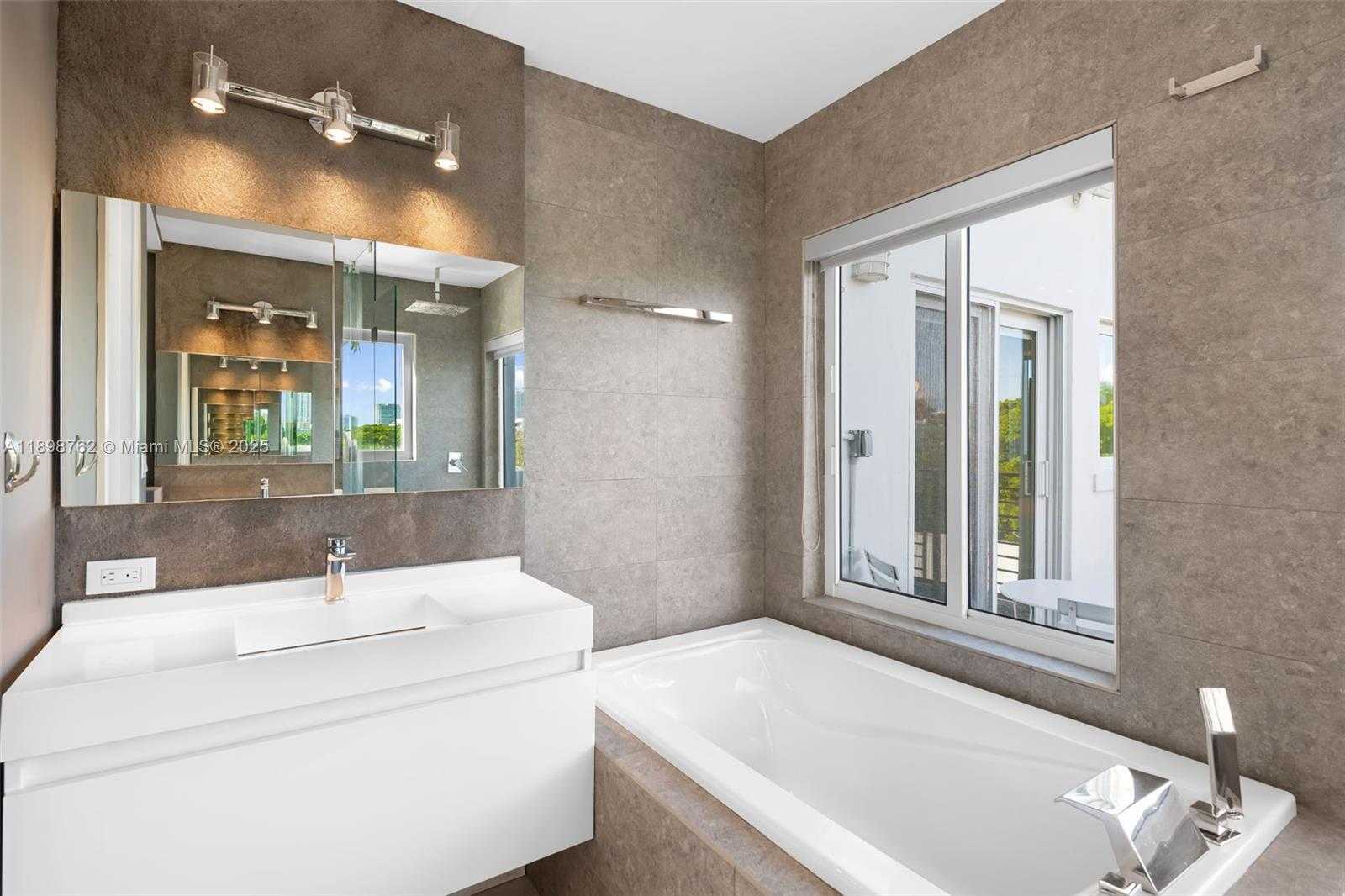 Small Image of 1024 LENOX AVE #4, Miami Beach Number 19