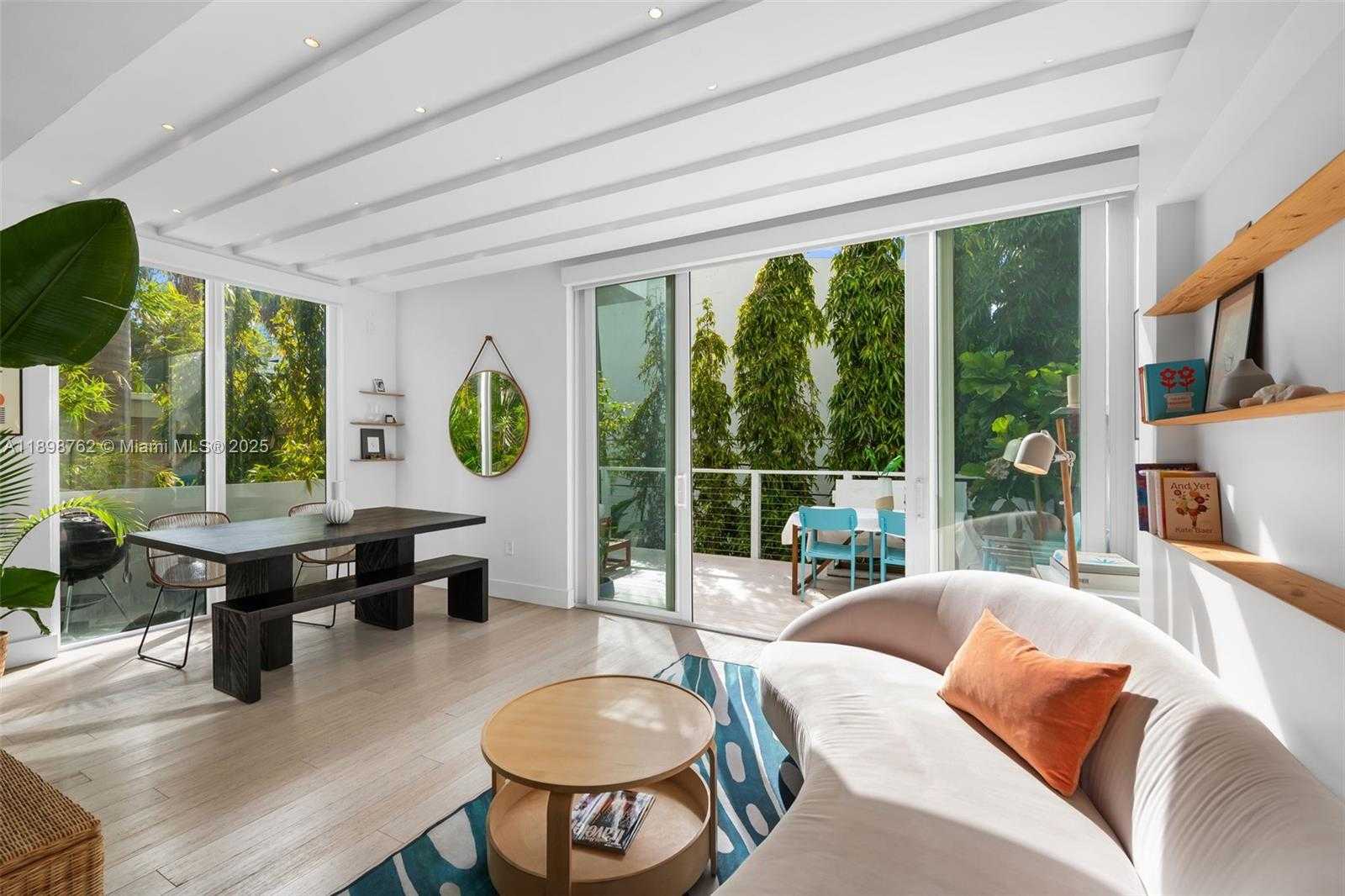 Small Image of 1024 LENOX AVE #4, Miami Beach Number 2