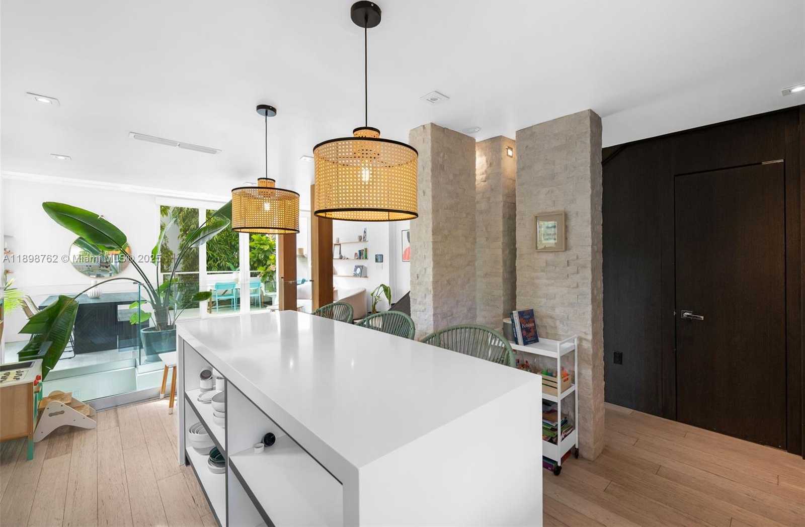 Small Image of 1024 LENOX AVE #4, Miami Beach Number 4