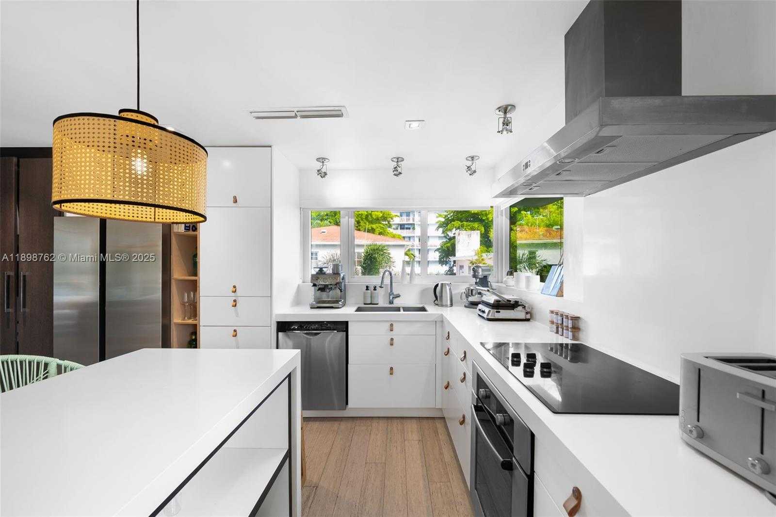 Small Image of 1024 LENOX AVE #4, Miami Beach Number 5