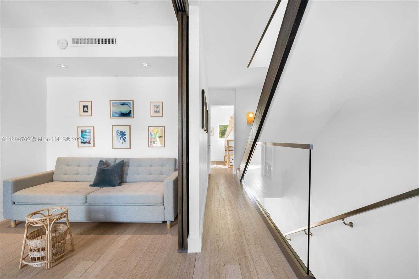 Small Image of 1024 LENOX AVE #4, Miami Beach Number 7