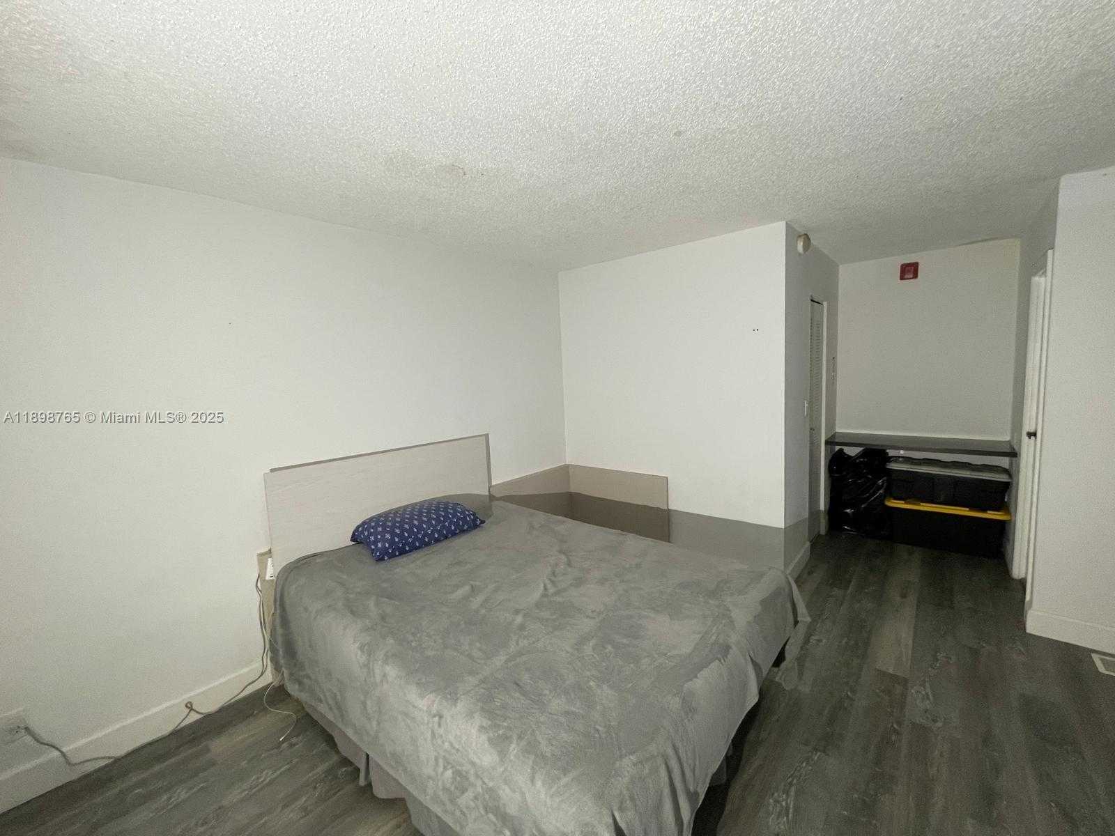 Small Image of 18101 NORTH WEST 68TH AVE #E201, Hialeah Number 7