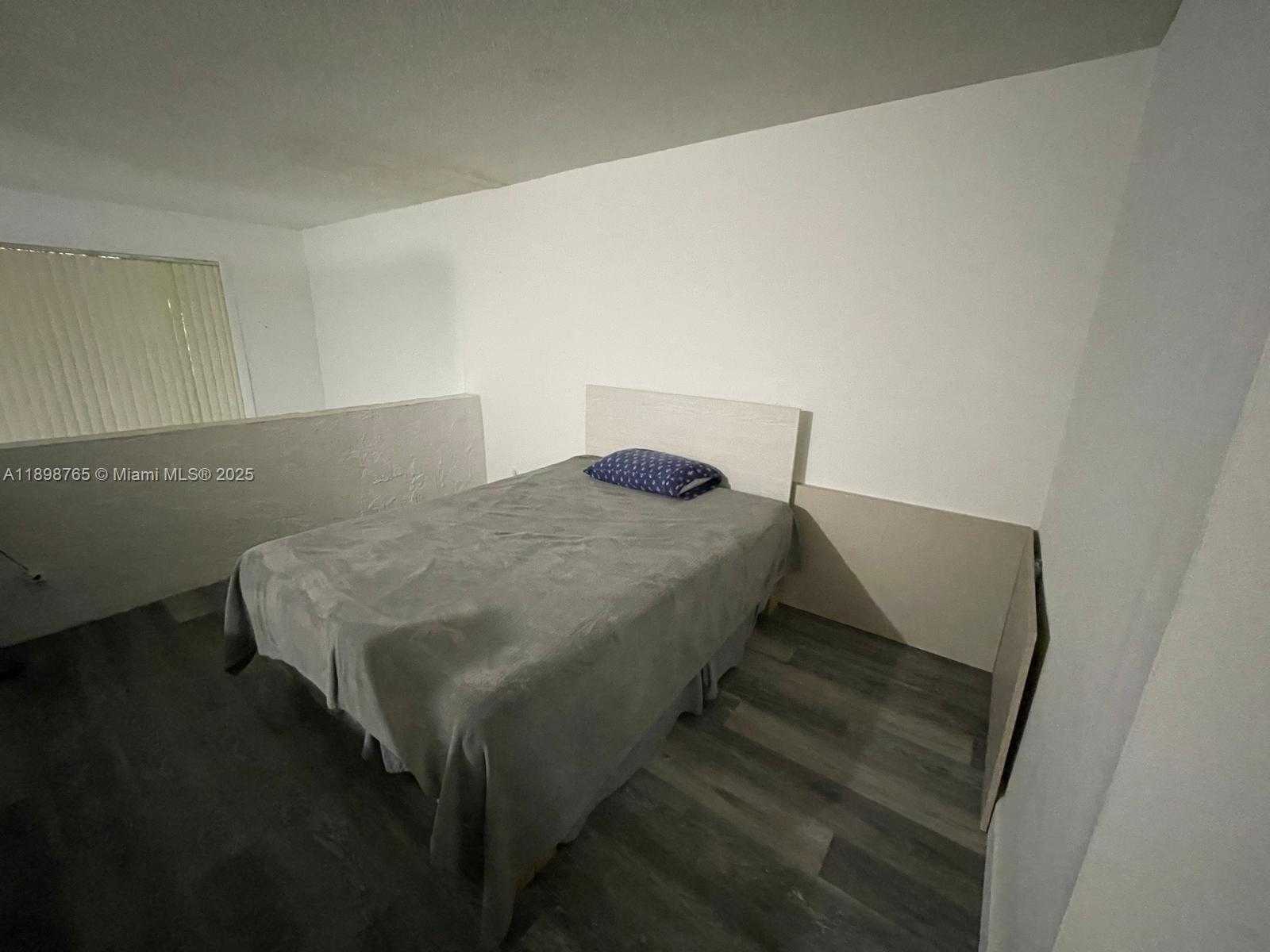 Small Image of 18101 NORTH WEST 68TH AVE #E201, Hialeah Number 9