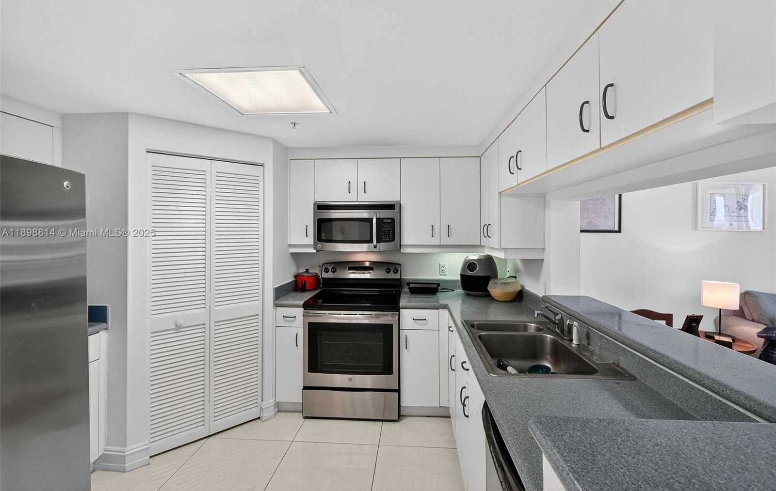 Small Image of 701 BRICKELL KEY BLVD #1108, Miami Number 7