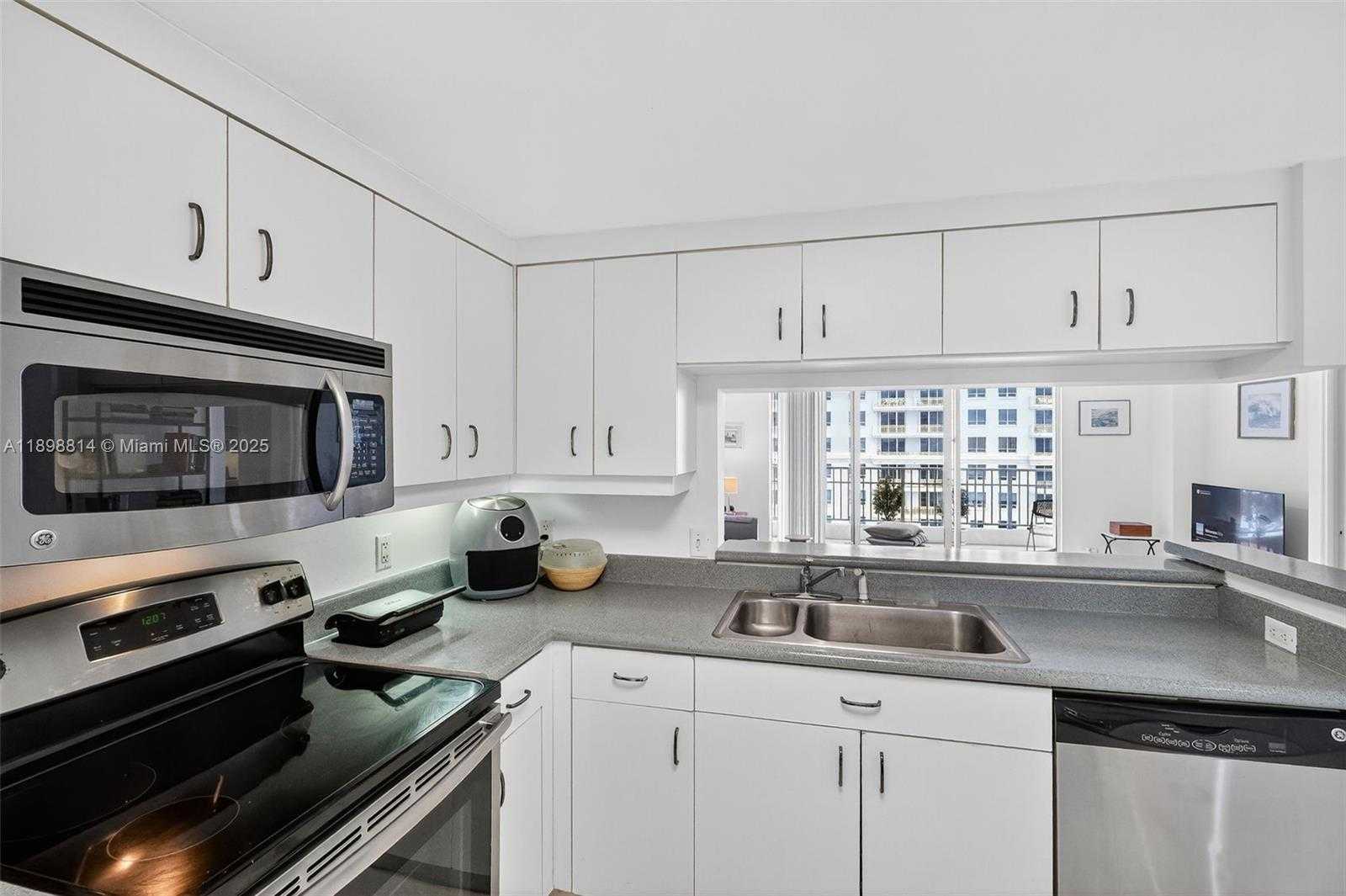 Small Image of 701 BRICKELL KEY BLVD #1108, Miami Number 8