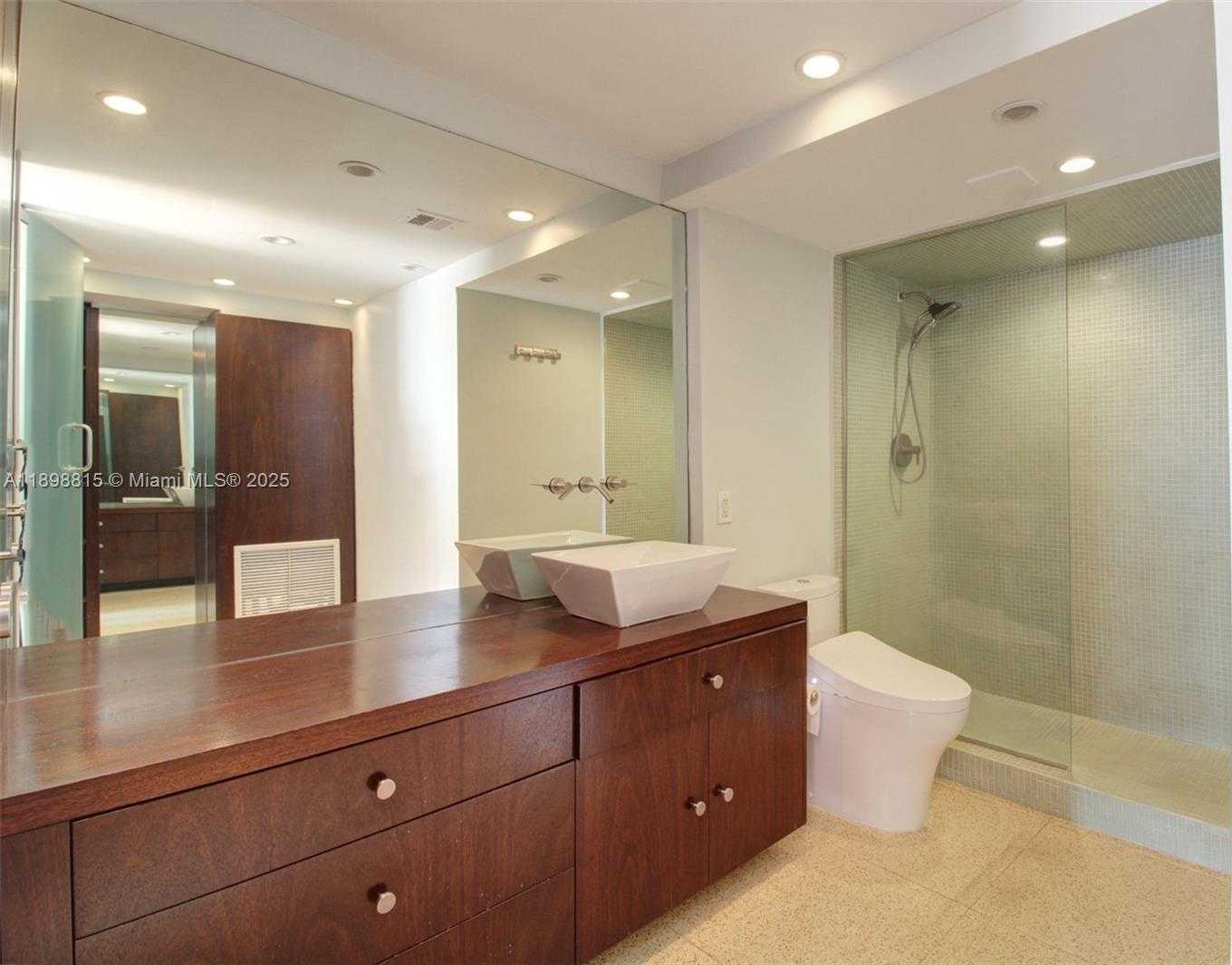 Small Image of 5 ISLAND AVE #4E, Miami Beach Number 11