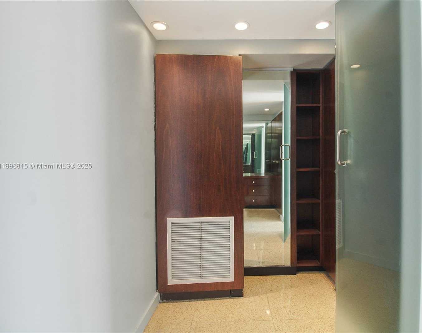 Small Image of 5 ISLAND AVE #4E, Miami Beach Number 19