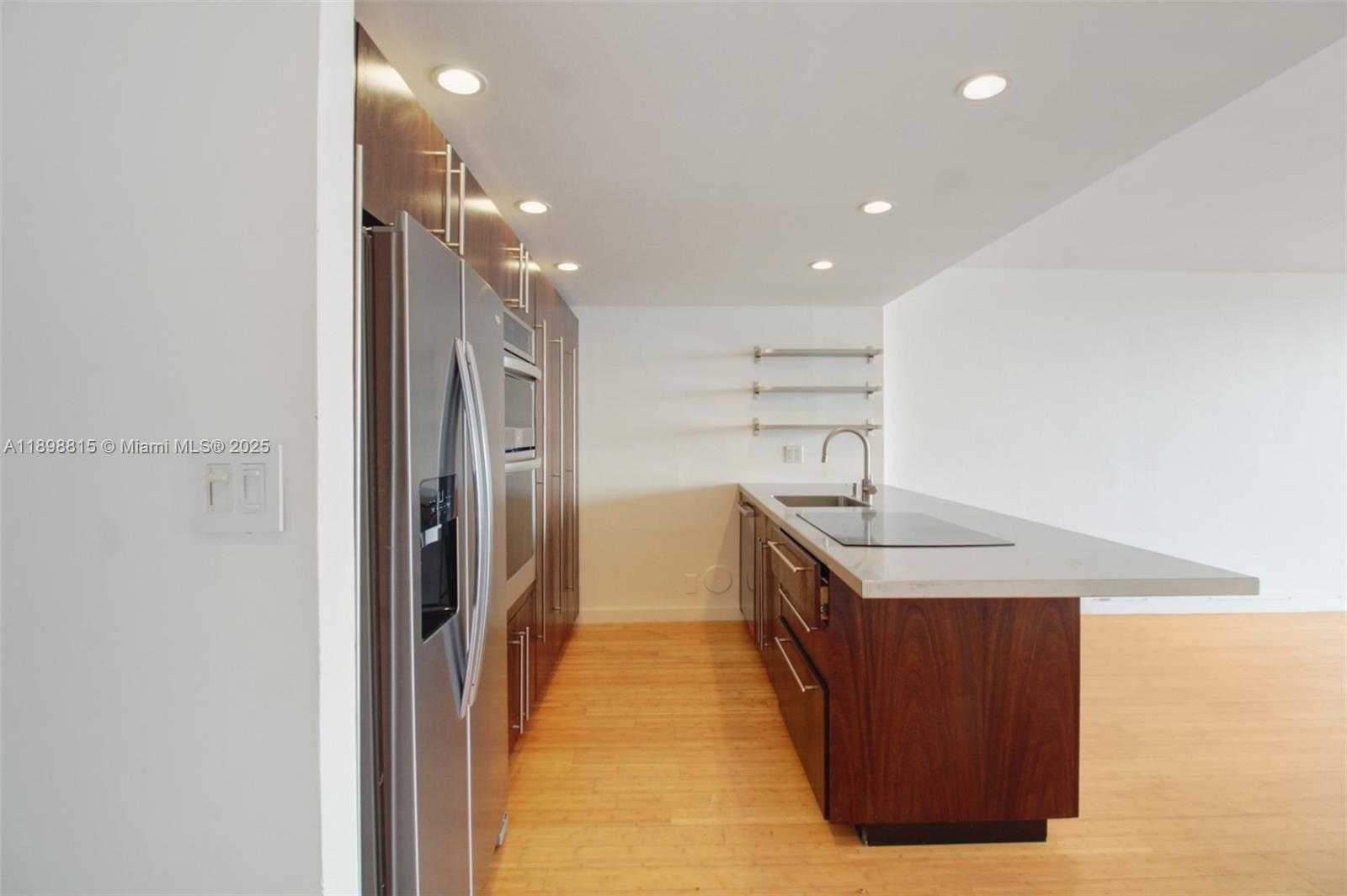 Small Image of 5 ISLAND AVE #4E, Miami Beach Number 3