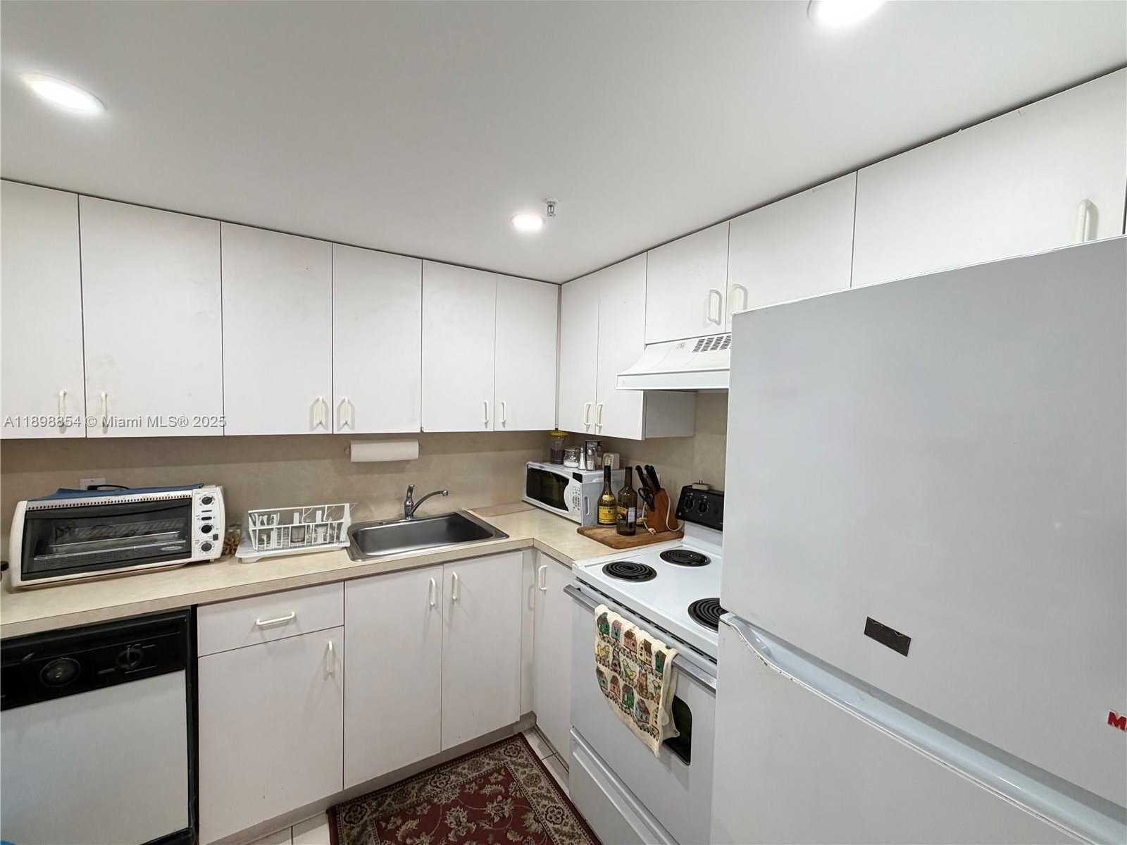 Small Image of 2829 INDIAN CREEK DR #605, Miami Beach Number 2