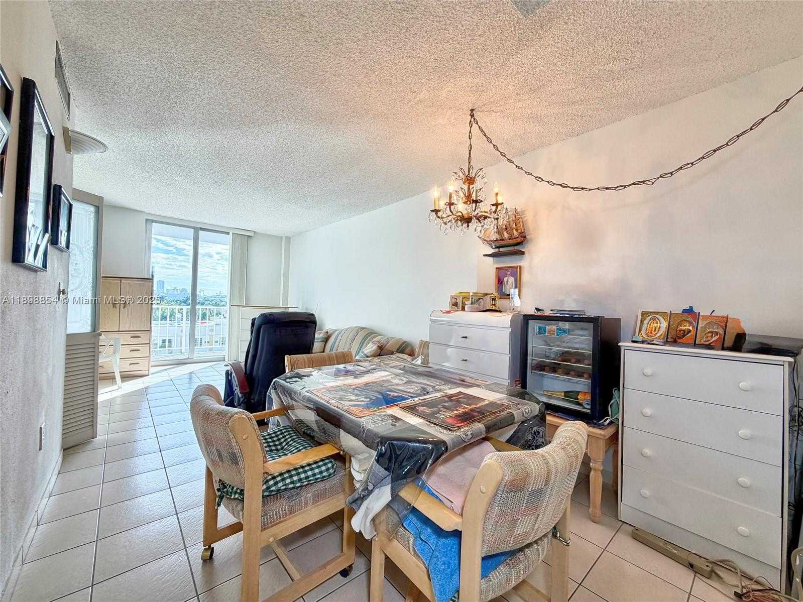 Small Image of 2829 INDIAN CREEK DR #605, Miami Beach Number 3