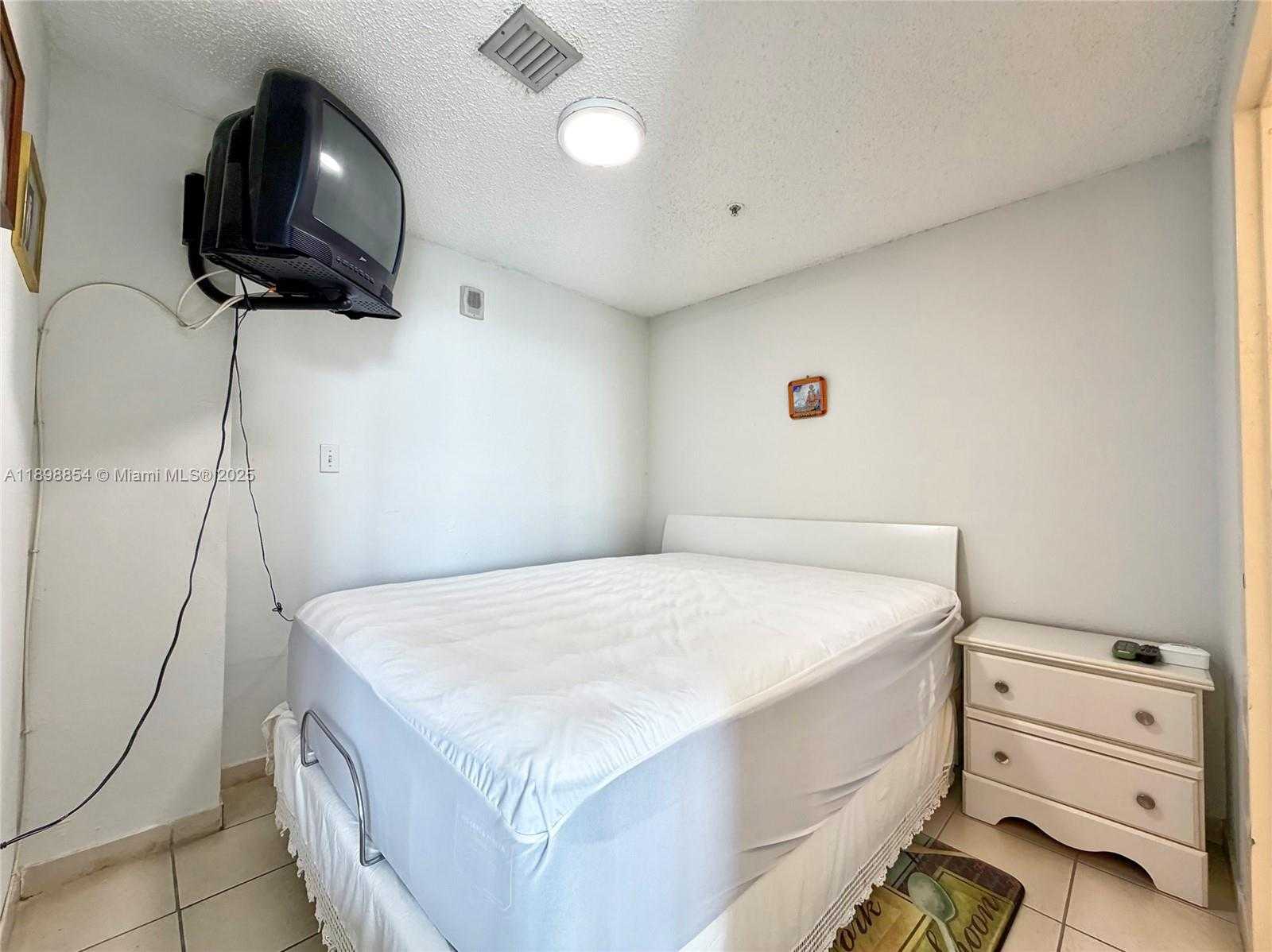 Small Image of 2829 INDIAN CREEK DR #605, Miami Beach Number 5