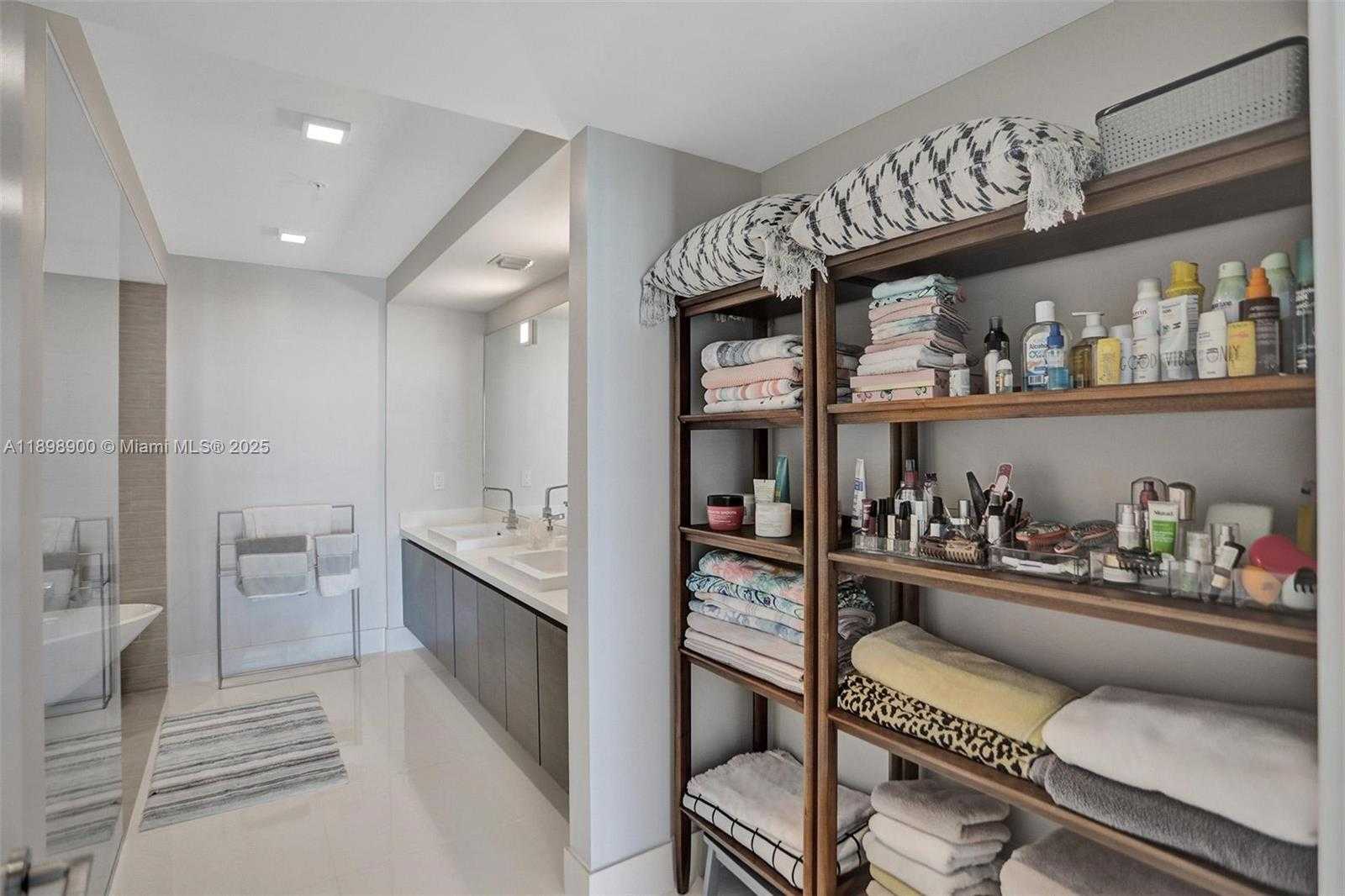 Imagen de Pequeño Objeto