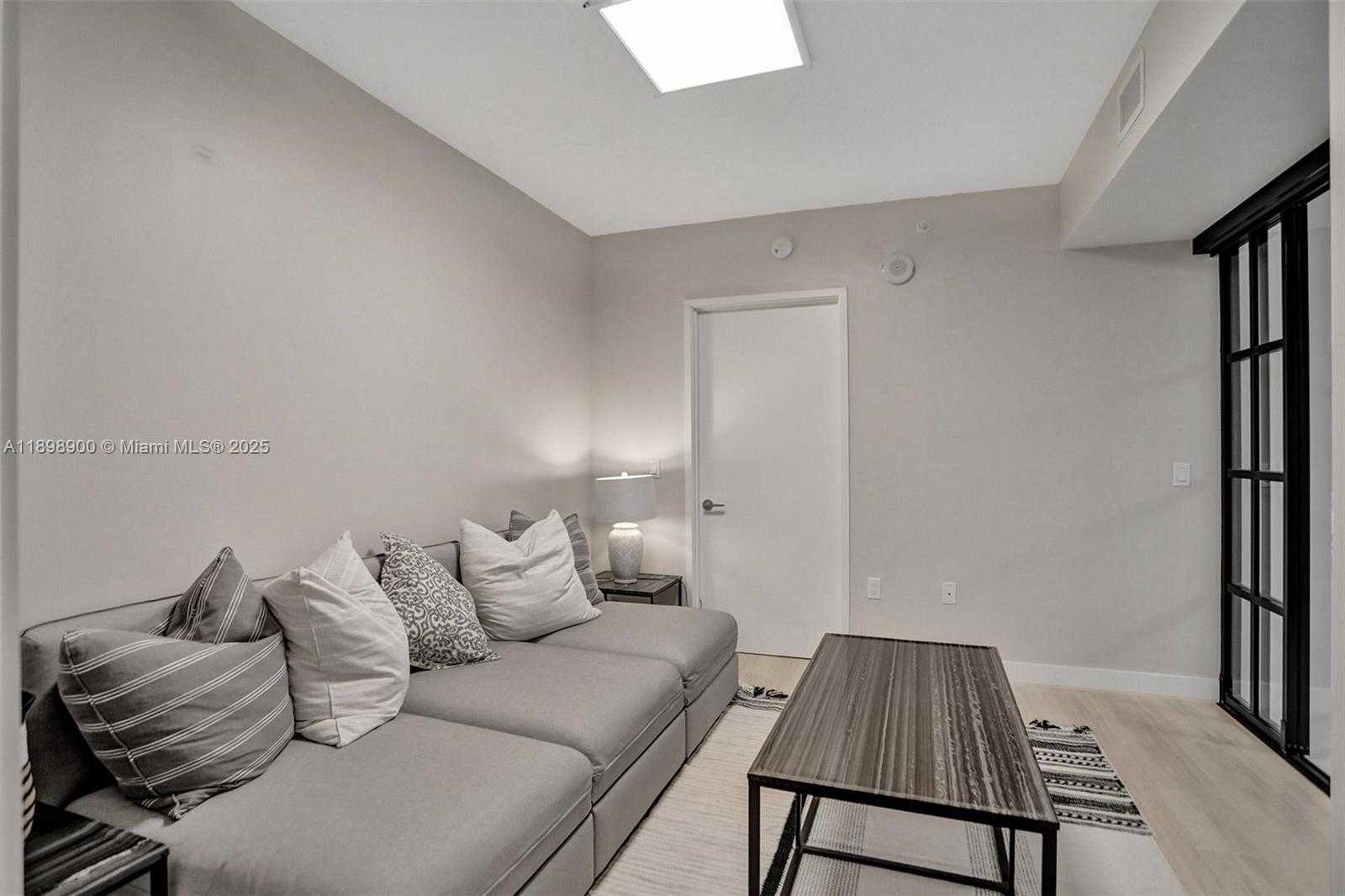 Imagen de Pequeño Objeto