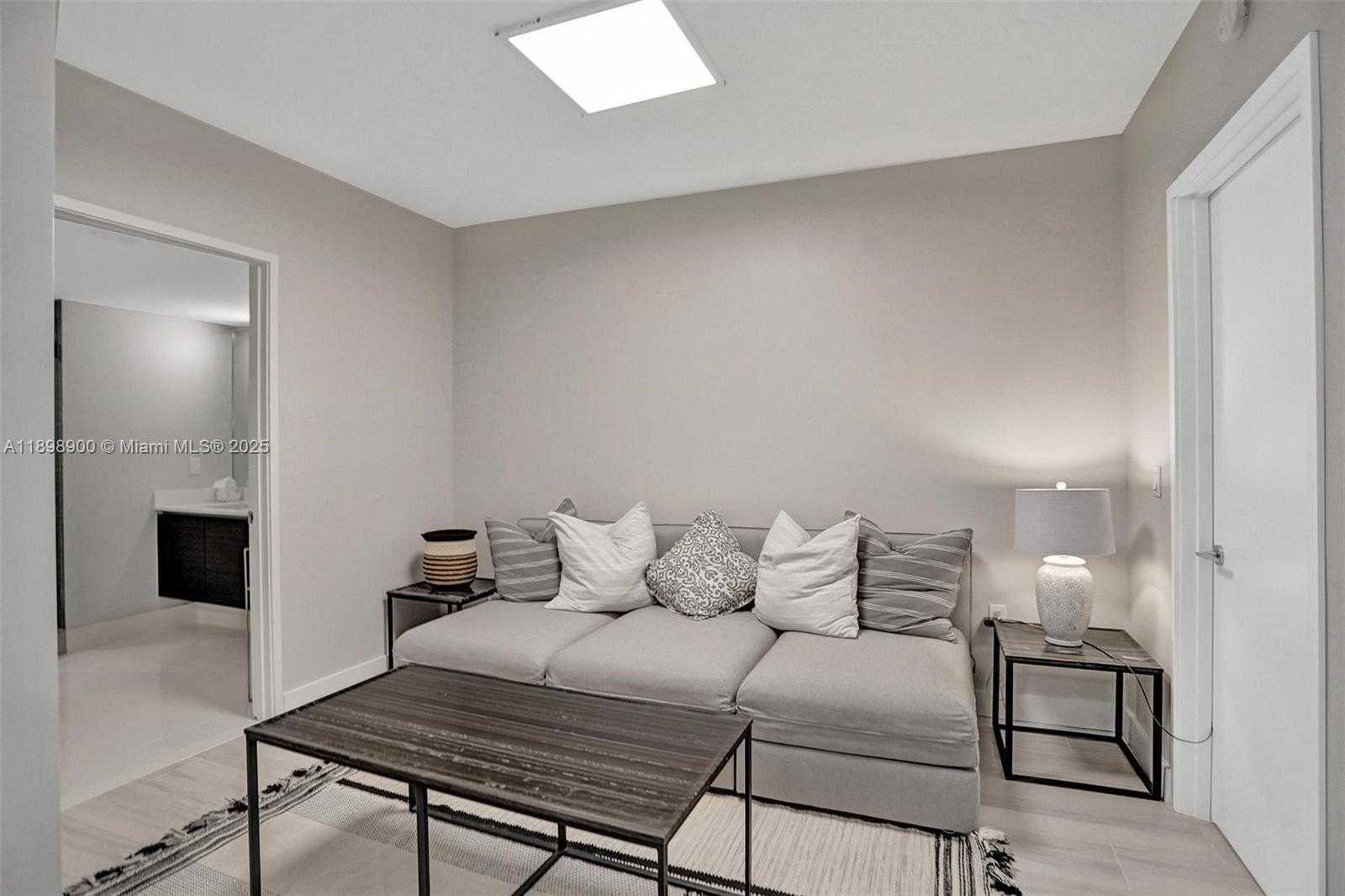 Imagen de Pequeño Objeto