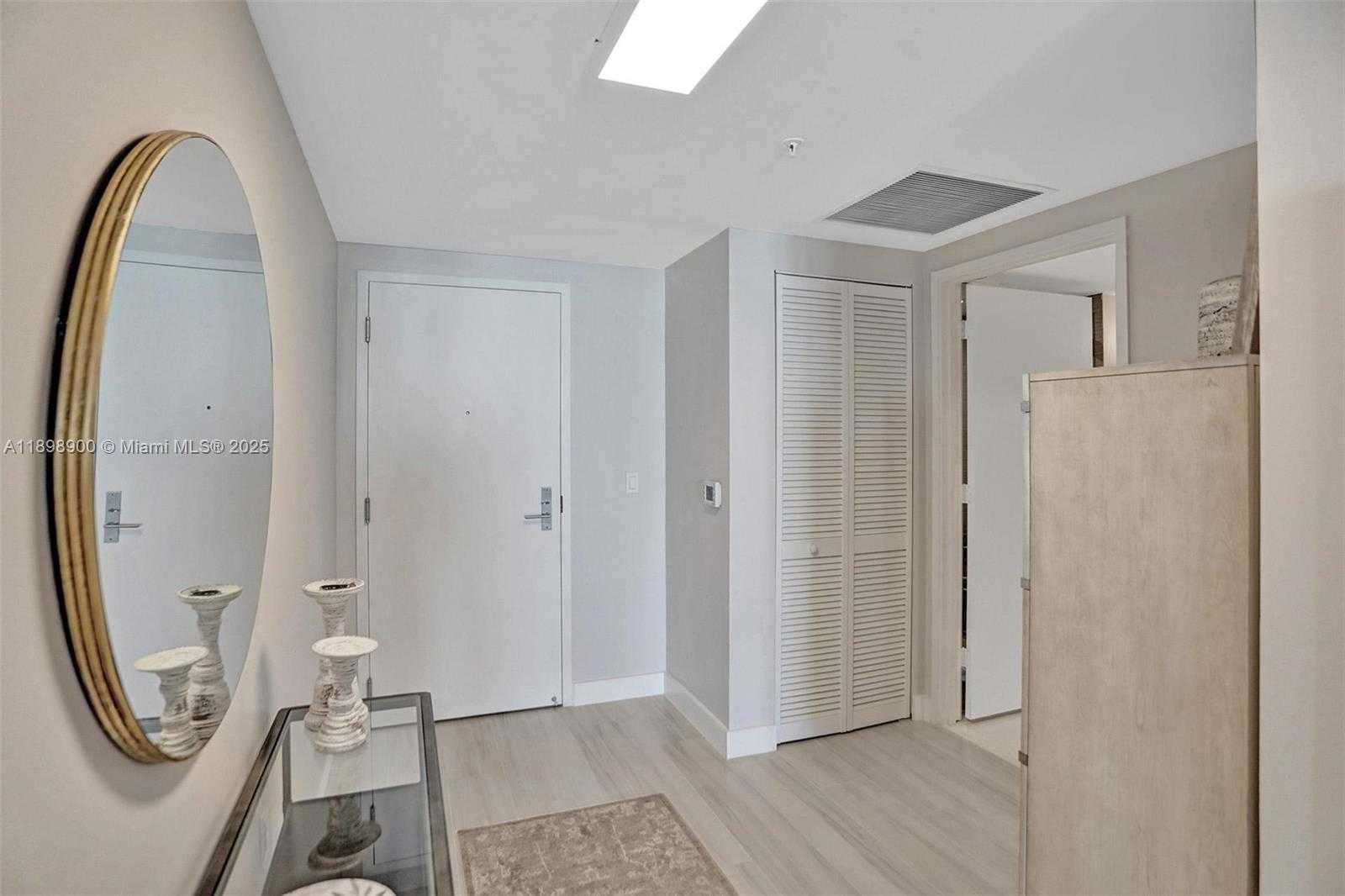 Imagen de Pequeño Objeto