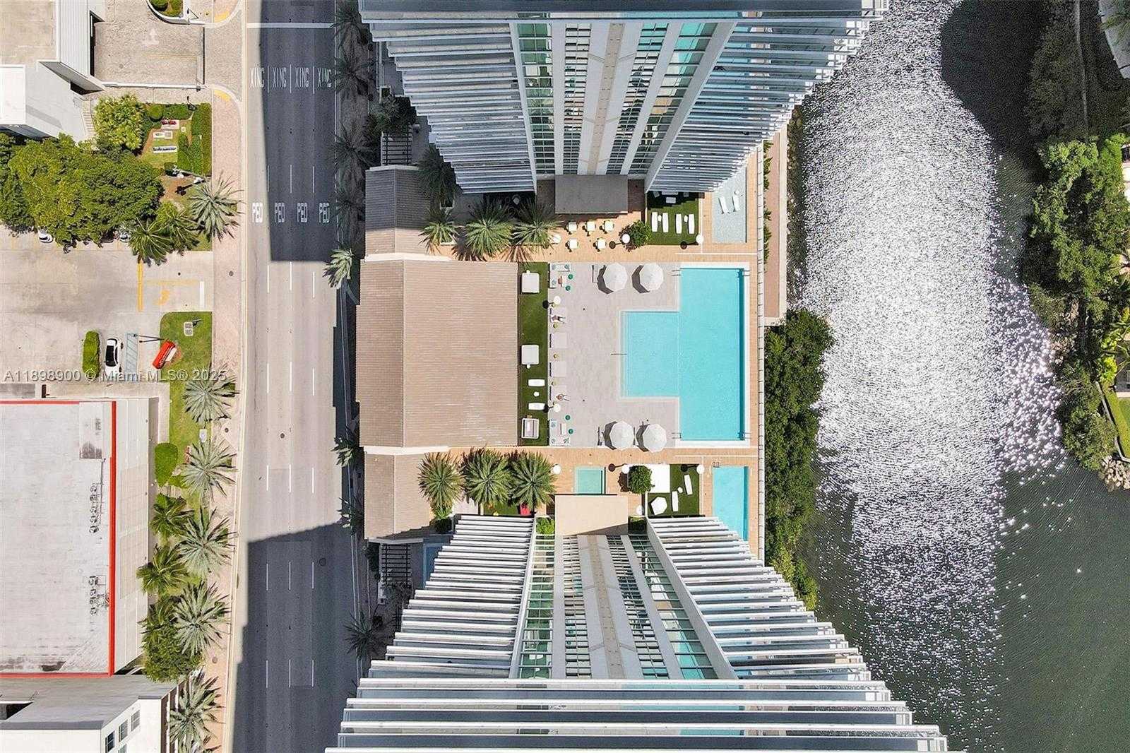 Imagen de Pequeño Objeto